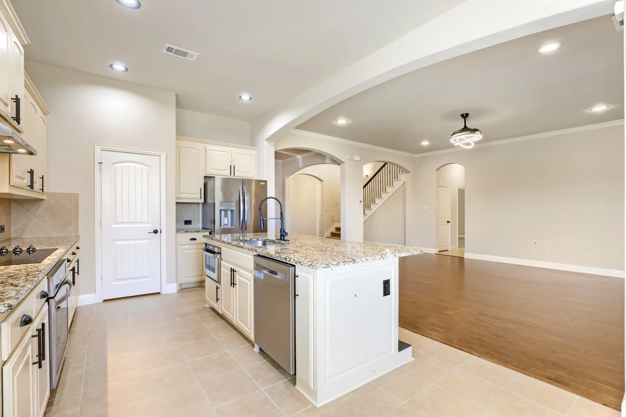 Single Family Residence For Sale in Ellis County , 123 White Oak Lane, Red Oak, Texas 75154, 5 Bedroom, 3 Bathroom, 2 Garage spaces, 3,230 Sqft, built in 2016, mls#21330881, Real Estate Agent in Red Oak, Homes For Sale in Ellis county, Homes For Sale in Red Oak, Realtor in Red Oak Texas, Real Estate Brokerage Independent Realty Texas, Luminita Cordes Realtor