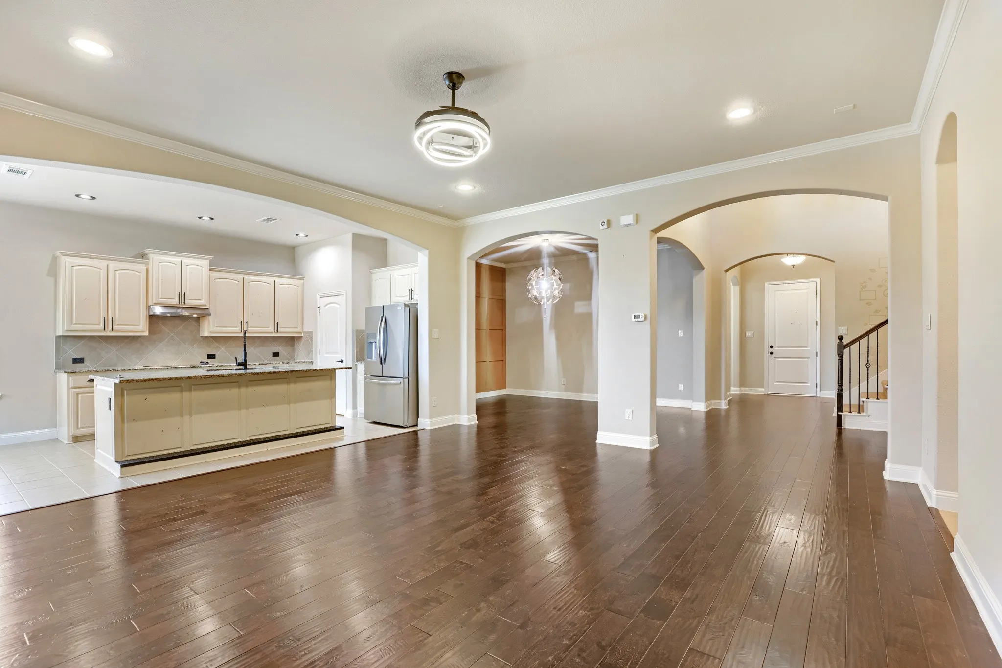 Single Family Residence For Sale in Ellis County , 123 White Oak Lane, Red Oak, Texas 75154, 5 Bedroom, 3 Bathroom, 2 Garage spaces, 3,230 Sqft, built in 2016, mls#21330881, Real Estate Agent in Red Oak, Homes For Sale in Ellis county, Homes For Sale in Red Oak, Realtor in Red Oak Texas, Real Estate Brokerage Independent Realty Texas, Luminita Cordes Realtor