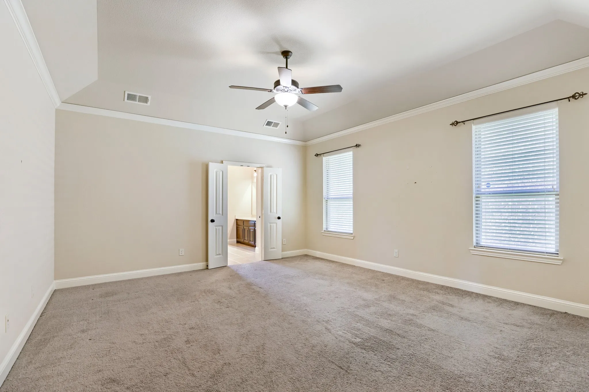 Single Family Residence For Sale in Ellis County , 123 White Oak Lane, Red Oak, Texas 75154, 5 Bedroom, 3 Bathroom, 2 Garage spaces, 3,230 Sqft, built in 2016, mls#21330881, Real Estate Agent in Red Oak, Homes For Sale in Ellis county, Homes For Sale in Red Oak, Realtor in Red Oak Texas, Real Estate Brokerage Independent Realty Texas, Luminita Cordes Realtor