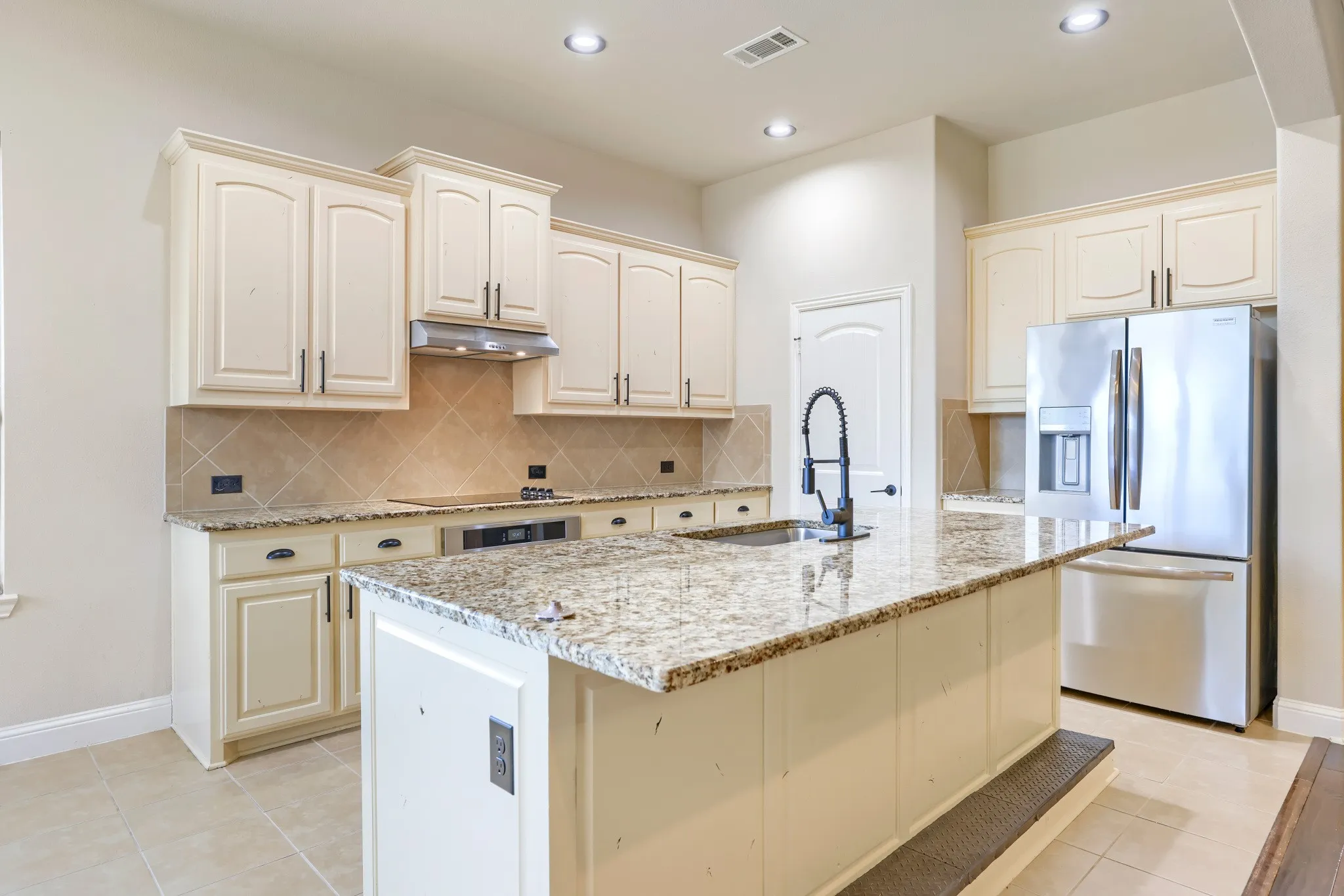 Single Family Residence For Sale in Ellis County , 123 White Oak Lane, Red Oak, Texas 75154, 5 Bedroom, 3 Bathroom, 2 Garage spaces, 3,230 Sqft, built in 2016, mls#21330881, Real Estate Agent in Red Oak, Homes For Sale in Ellis county, Homes For Sale in Red Oak, Realtor in Red Oak Texas, Real Estate Brokerage Independent Realty Texas, Luminita Cordes Realtor