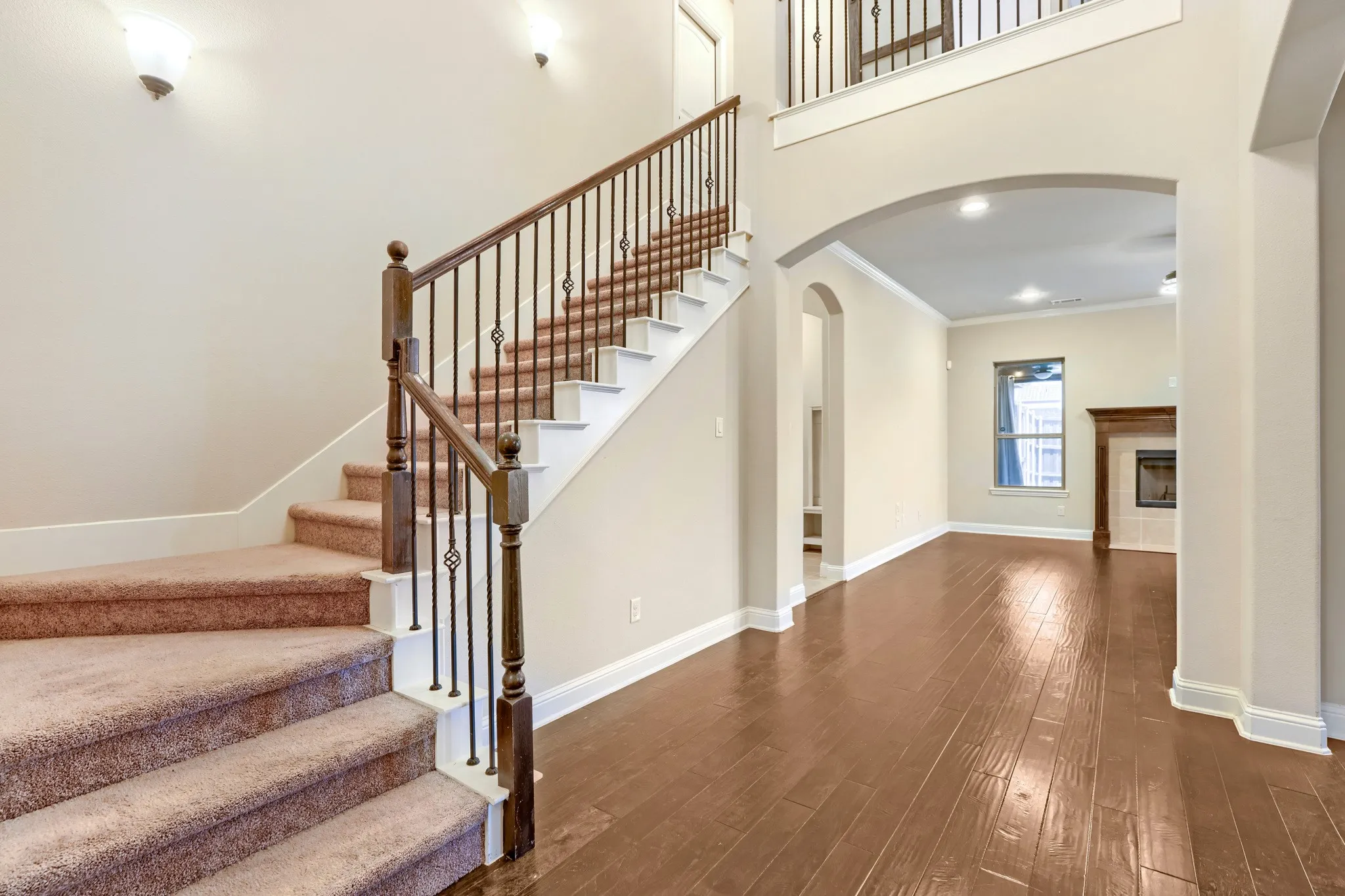 Single Family Residence For Sale in Ellis County , 123 White Oak Lane, Red Oak, Texas 75154, 5 Bedroom, 3 Bathroom, 2 Garage spaces, 3,230 Sqft, built in 2016, mls#21330881, Real Estate Agent in Red Oak, Homes For Sale in Ellis county, Homes For Sale in Red Oak, Realtor in Red Oak Texas, Real Estate Brokerage Independent Realty Texas, Luminita Cordes Realtor