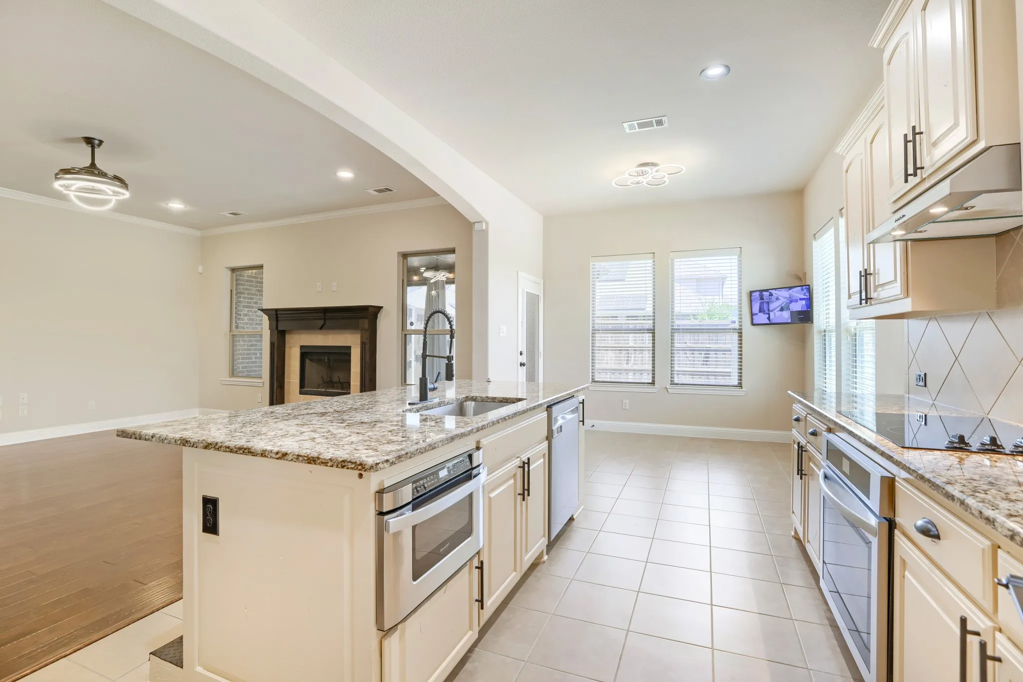 Single Family Residence For Sale in Ellis County , 123 White Oak Lane, Red Oak, Texas 75154, 5 Bedroom, 3 Bathroom, 2 Garage spaces, 3,230 Sqft, built in 2016, mls#21330881, Real Estate Agent in Red Oak, Homes For Sale in Ellis county, Homes For Sale in Red Oak, Realtor in Red Oak Texas, Real Estate Brokerage Independent Realty Texas, Luminita Cordes Realtor