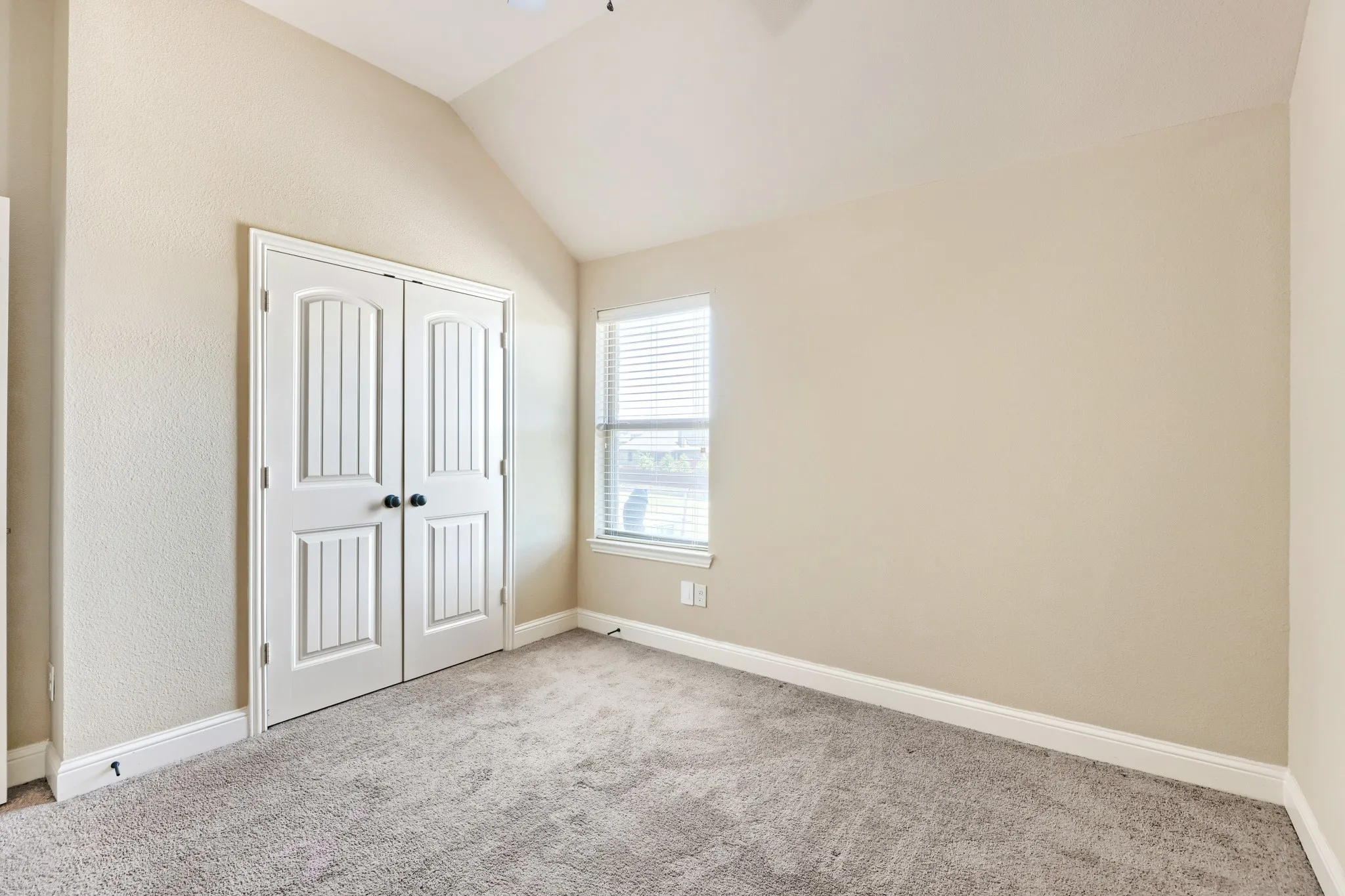 Single Family Residence For Sale in Ellis County , 123 White Oak Lane, Red Oak, Texas 75154, 5 Bedroom, 3 Bathroom, 2 Garage spaces, 3,230 Sqft, built in 2016, mls#21330881, Real Estate Agent in Red Oak, Homes For Sale in Ellis county, Homes For Sale in Red Oak, Realtor in Red Oak Texas, Real Estate Brokerage Independent Realty Texas, Luminita Cordes Realtor