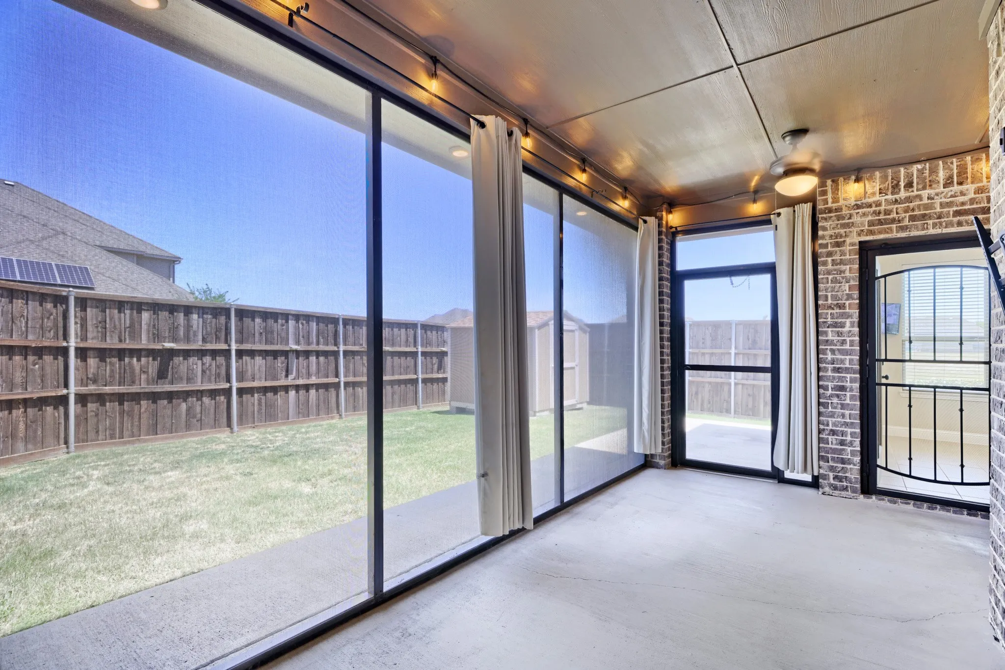 Single Family Residence For Sale in Ellis County , 123 White Oak Lane, Red Oak, Texas 75154, 5 Bedroom, 3 Bathroom, 2 Garage spaces, 3,230 Sqft, built in 2016, mls#21330881, Real Estate Agent in Red Oak, Homes For Sale in Ellis county, Homes For Sale in Red Oak, Realtor in Red Oak Texas, Real Estate Brokerage Independent Realty Texas, Luminita Cordes Realtor