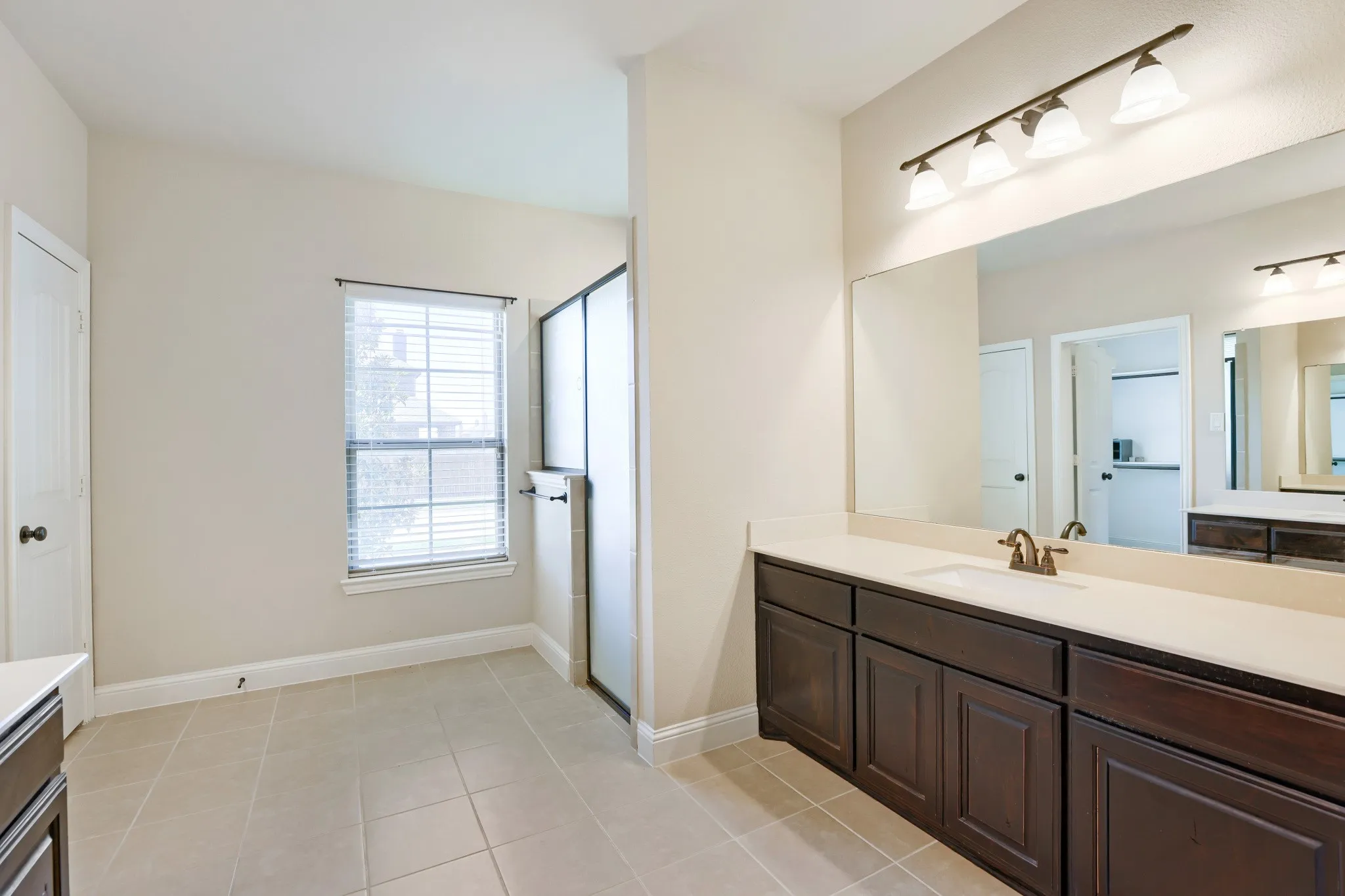 Single Family Residence For Sale in Ellis County , 123 White Oak Lane, Red Oak, Texas 75154, 5 Bedroom, 3 Bathroom, 2 Garage spaces, 3,230 Sqft, built in 2016, mls#21330881, Real Estate Agent in Red Oak, Homes For Sale in Ellis county, Homes For Sale in Red Oak, Realtor in Red Oak Texas, Real Estate Brokerage Independent Realty Texas, Luminita Cordes Realtor