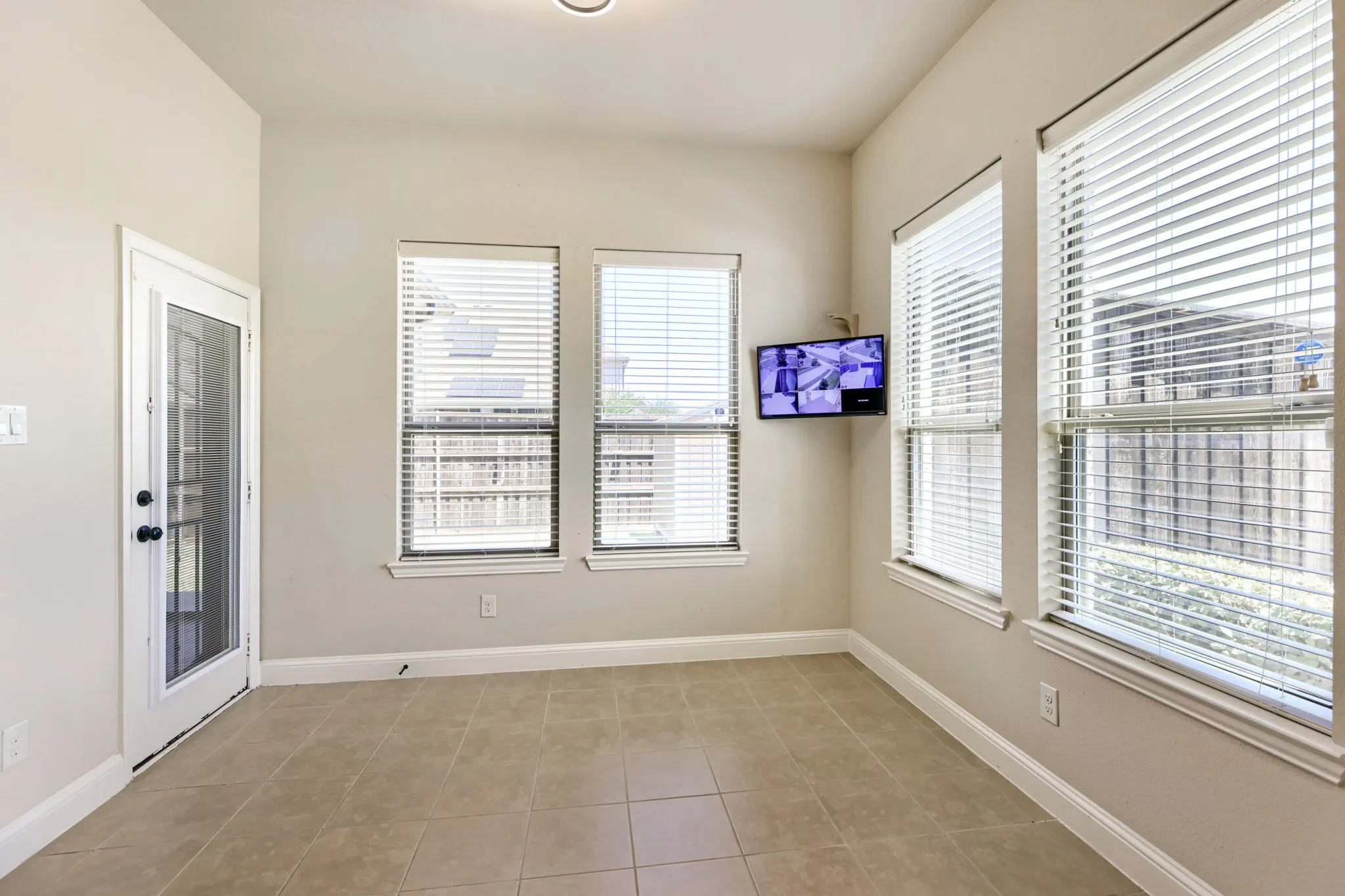 Single Family Residence For Sale in Ellis County , 123 White Oak Lane, Red Oak, Texas 75154, 5 Bedroom, 3 Bathroom, 2 Garage spaces, 3,230 Sqft, built in 2016, mls#21330881, Real Estate Agent in Red Oak, Homes For Sale in Ellis county, Homes For Sale in Red Oak, Realtor in Red Oak Texas, Real Estate Brokerage Independent Realty Texas, Luminita Cordes Realtor