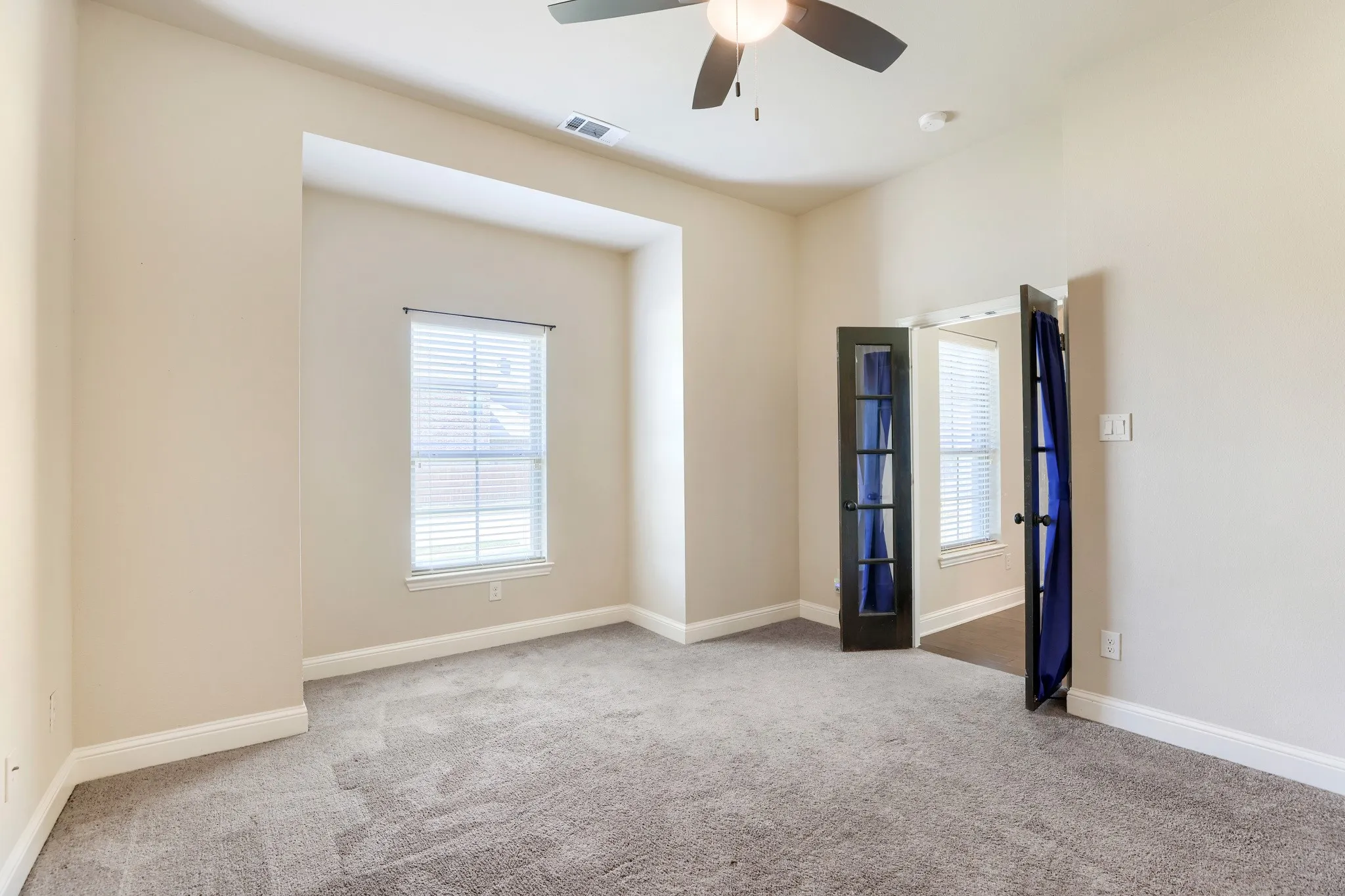Single Family Residence For Sale in Ellis County , 123 White Oak Lane, Red Oak, Texas 75154, 5 Bedroom, 3 Bathroom, 2 Garage spaces, 3,230 Sqft, built in 2016, mls#21330881, Real Estate Agent in Red Oak, Homes For Sale in Ellis county, Homes For Sale in Red Oak, Realtor in Red Oak Texas, Real Estate Brokerage Independent Realty Texas, Luminita Cordes Realtor