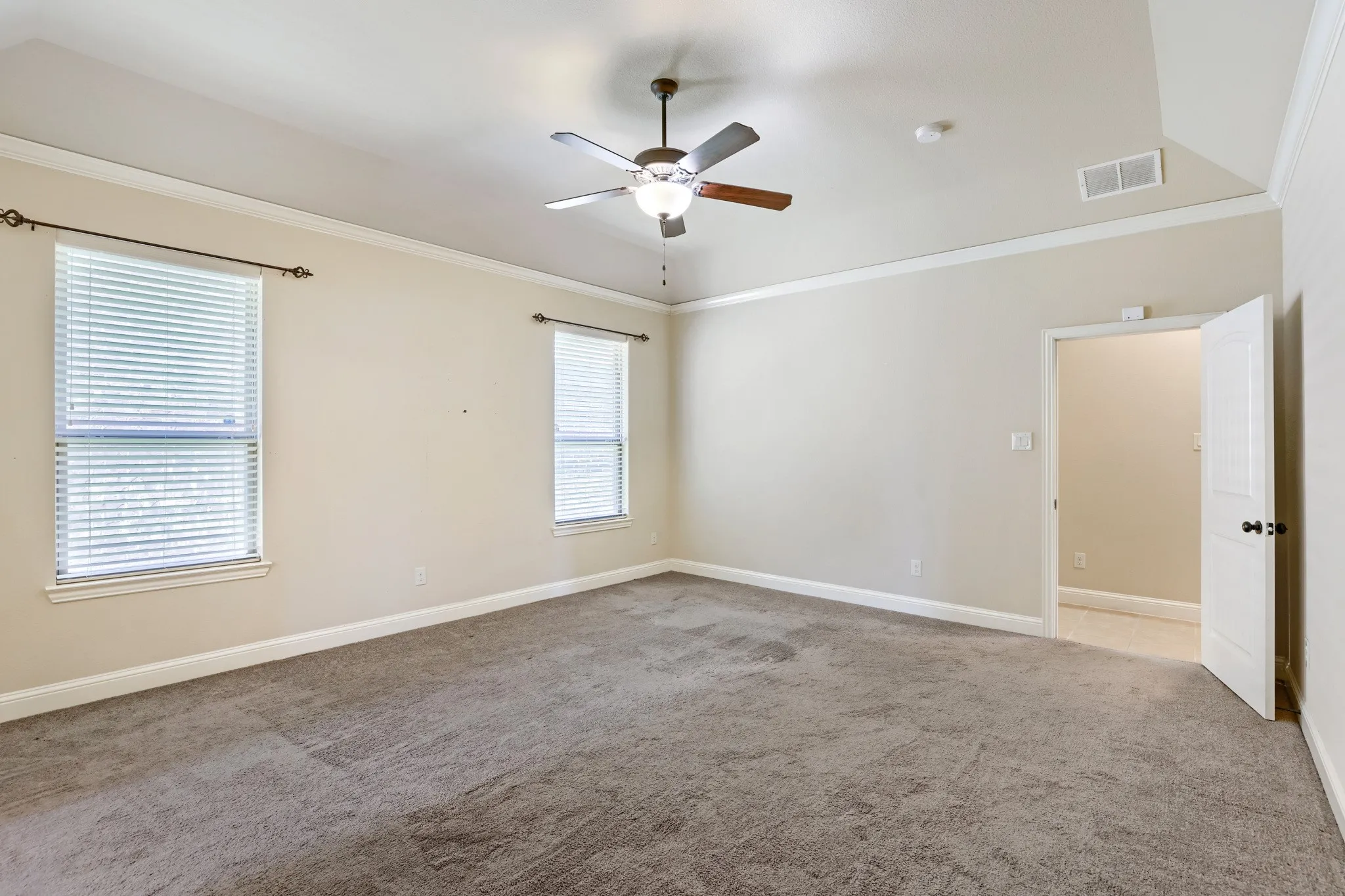 Single Family Residence For Sale in Ellis County , 123 White Oak Lane, Red Oak, Texas 75154, 5 Bedroom, 3 Bathroom, 2 Garage spaces, 3,230 Sqft, built in 2016, mls#21330881, Real Estate Agent in Red Oak, Homes For Sale in Ellis county, Homes For Sale in Red Oak, Realtor in Red Oak Texas, Real Estate Brokerage Independent Realty Texas, Luminita Cordes Realtor