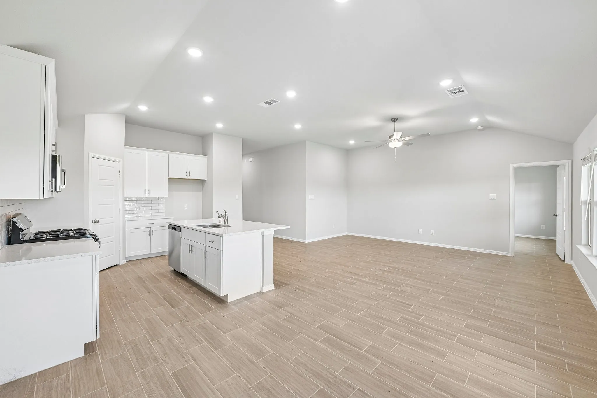 Single Family Residence For Sale in Tarrant County , 7600 Sapwood Drive, Fort Worth, Texas 76131, 4 Bedroom, 2 Bathroom, 2 Garage spaces, 1,877 Sqft, built in 2026, mls#21339870, Real Estate Agent in Fort Worth, Homes For Sale in Tarrant county, Homes For Sale in Fort Worth, Realtor in Fort Worth Texas, Real Estate Brokerage Independent Realty Texas, Luminita Cordes Realtor