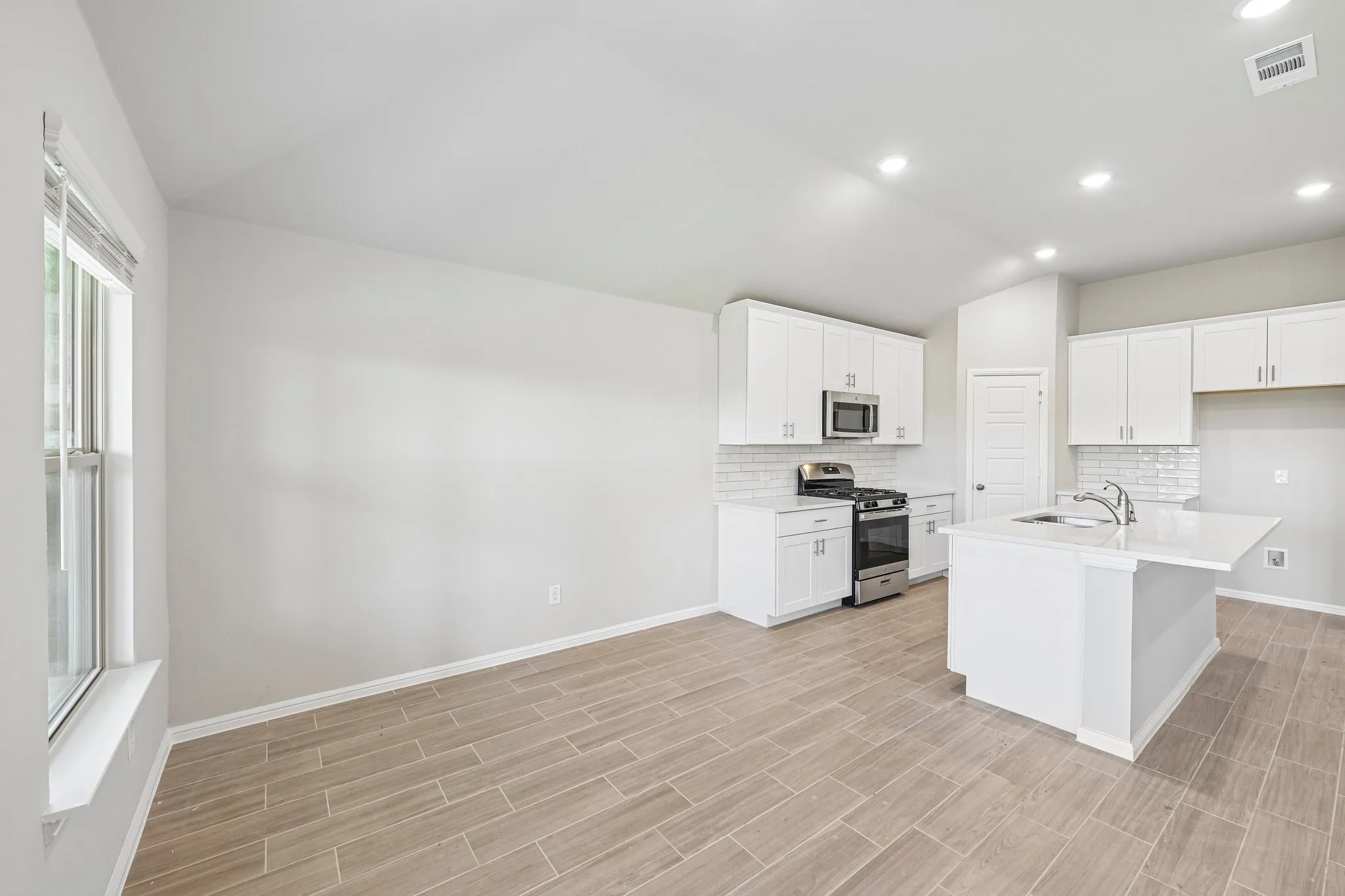 Single Family Residence For Sale in Tarrant County , 7600 Sapwood Drive, Fort Worth, Texas 76131, 4 Bedroom, 2 Bathroom, 2 Garage spaces, 1,877 Sqft, built in 2026, mls#21339870, Real Estate Agent in Fort Worth, Homes For Sale in Tarrant county, Homes For Sale in Fort Worth, Realtor in Fort Worth Texas, Real Estate Brokerage Independent Realty Texas, Luminita Cordes Realtor