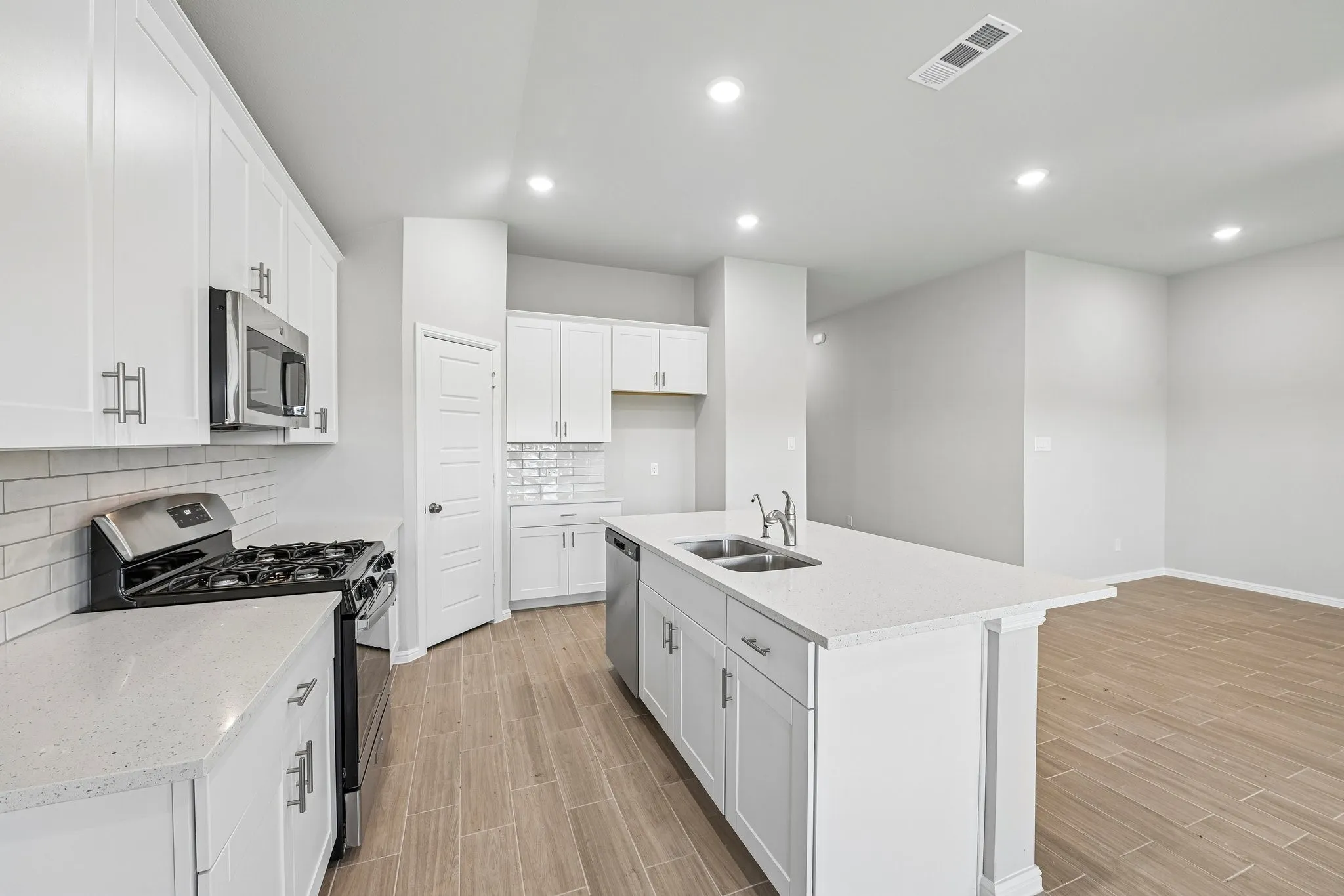 Single Family Residence For Sale in Tarrant County , 7600 Sapwood Drive, Fort Worth, Texas 76131, 4 Bedroom, 2 Bathroom, 2 Garage spaces, 1,877 Sqft, built in 2026, mls#21339870, Real Estate Agent in Fort Worth, Homes For Sale in Tarrant county, Homes For Sale in Fort Worth, Realtor in Fort Worth Texas, Real Estate Brokerage Independent Realty Texas, Luminita Cordes Realtor