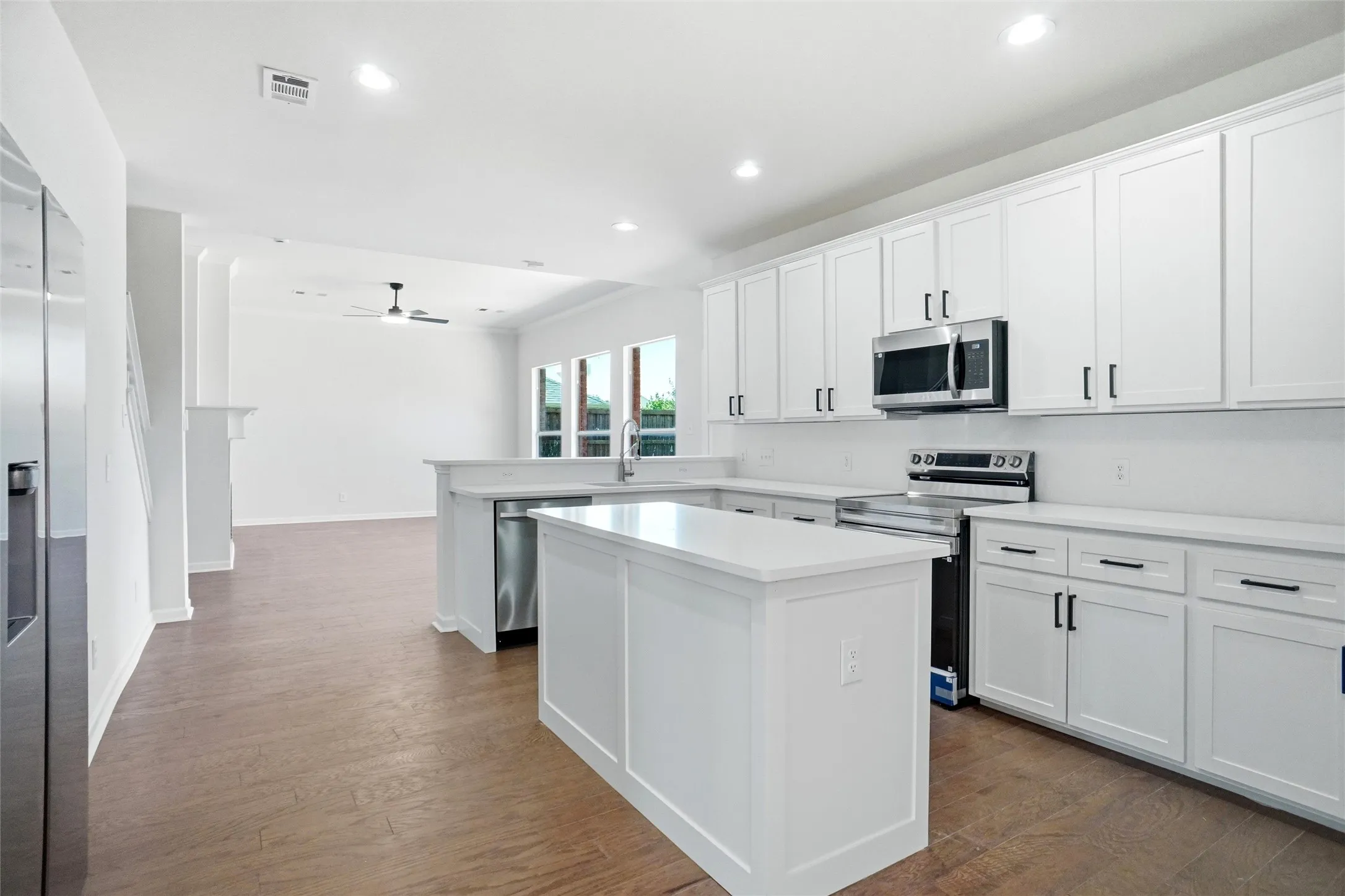 Single Family Residence For Sale in Denton County , 8631 Shakespeare Lane, Frisco, Texas 75036, 5 Bedroom, 3 Bathroom, 2 Garage spaces, 3,173 Sqft, built in 2003, mls#21340896, Real Estate Agent in Frisco, Homes For Sale in Denton county, Homes For Sale in Frisco, Realtor in Frisco Texas, Real Estate Brokerage Independent Realty Texas, Luminita Cordes Realtor