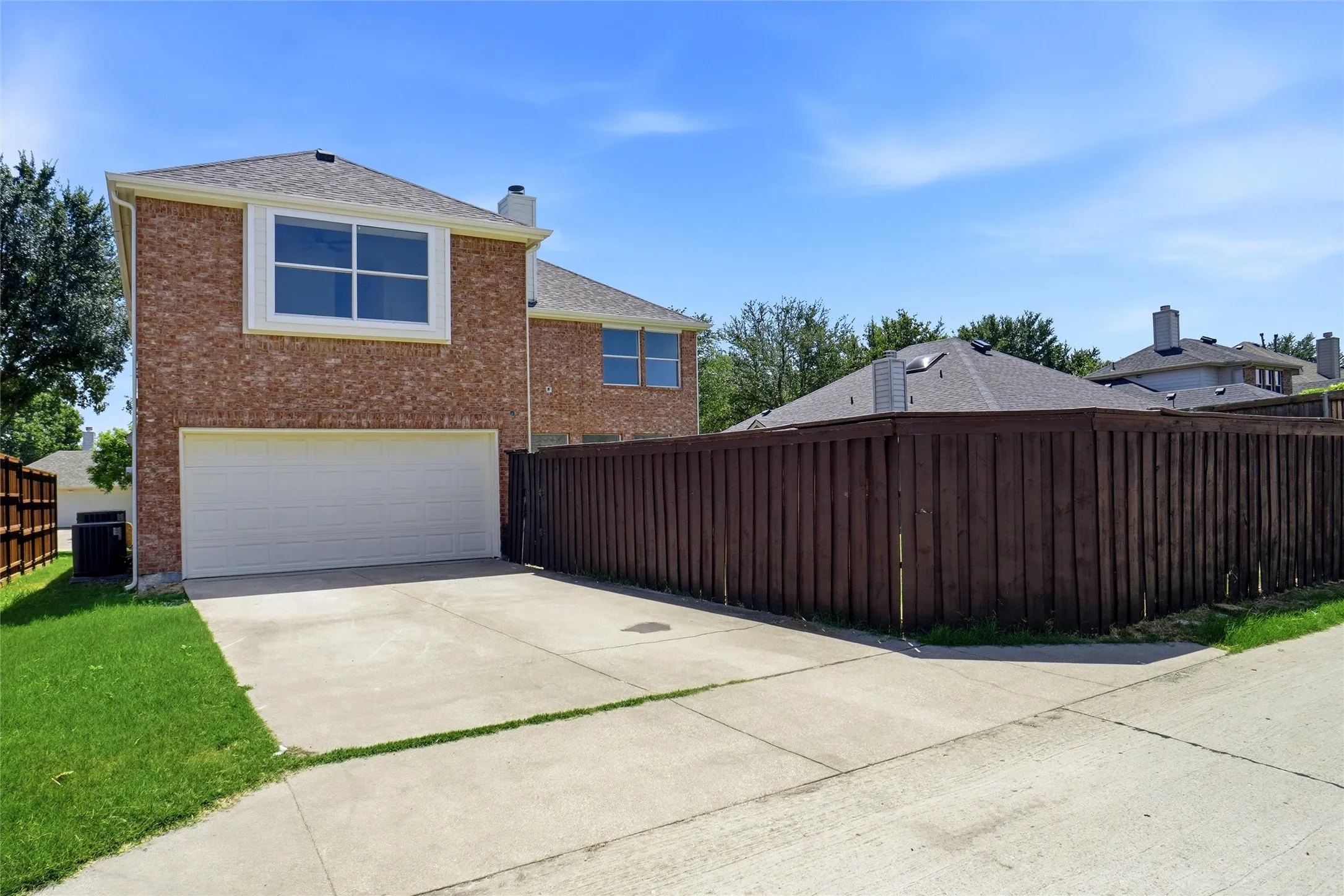 Single Family Residence For Sale in Denton County , 8631 Shakespeare Lane, Frisco, Texas 75036, 5 Bedroom, 3 Bathroom, 2 Garage spaces, 3,173 Sqft, built in 2003, mls#21340896, Real Estate Agent in Frisco, Homes For Sale in Denton county, Homes For Sale in Frisco, Realtor in Frisco Texas, Real Estate Brokerage Independent Realty Texas, Luminita Cordes Realtor