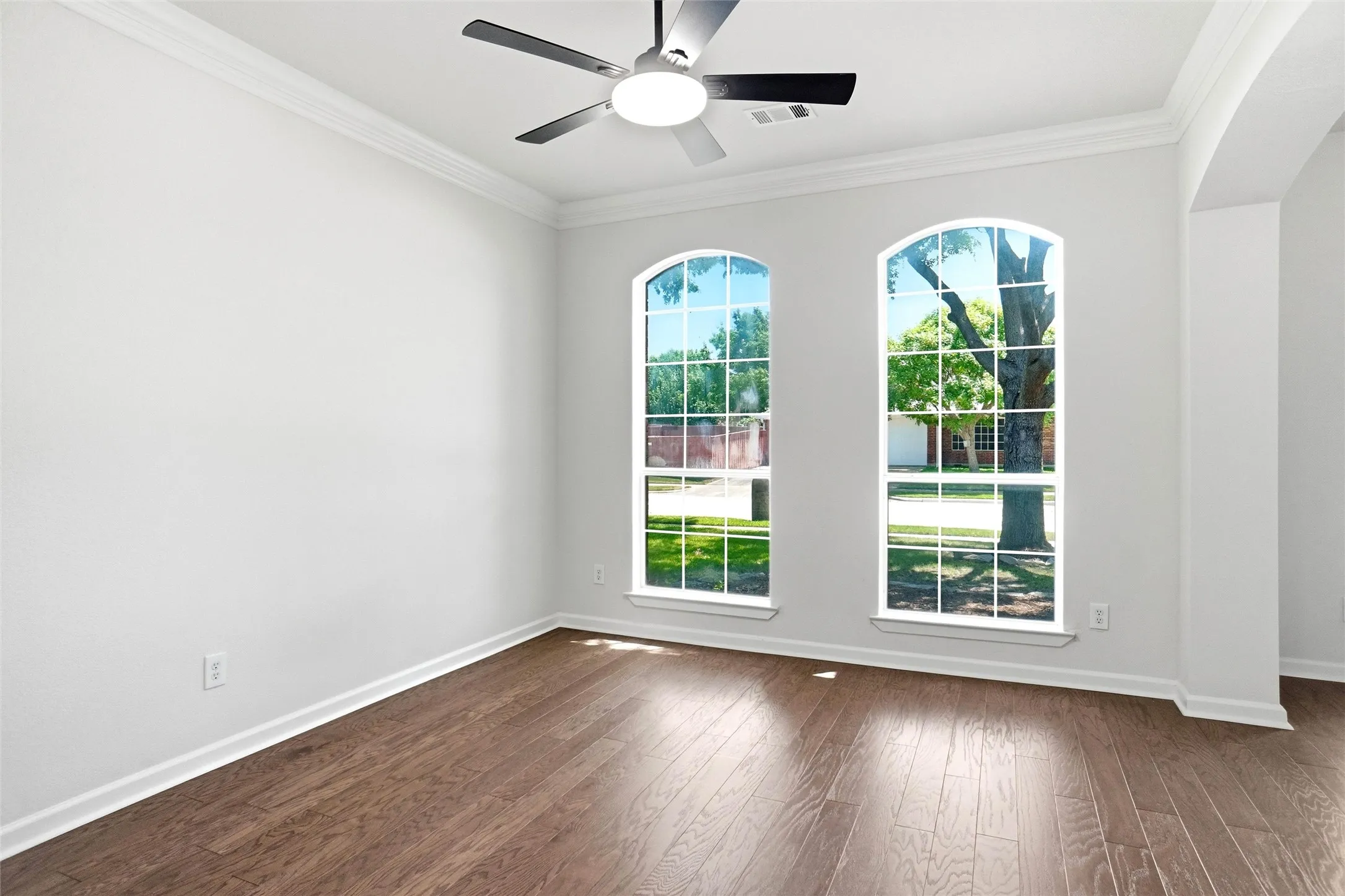 Single Family Residence For Sale in Denton County , 8631 Shakespeare Lane, Frisco, Texas 75036, 5 Bedroom, 3 Bathroom, 2 Garage spaces, 3,173 Sqft, built in 2003, mls#21340896, Real Estate Agent in Frisco, Homes For Sale in Denton county, Homes For Sale in Frisco, Realtor in Frisco Texas, Real Estate Brokerage Independent Realty Texas, Luminita Cordes Realtor
