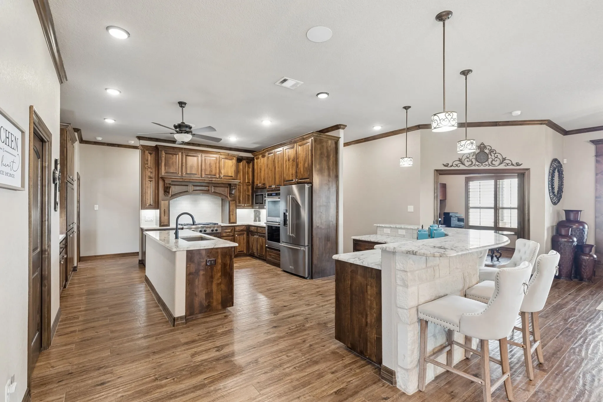 Single Family Residence For Sale in Johnson County , 2009 Lakeshore Drive, Cleburne, Texas 76033, 4 Bedrooms, 4 Bathrooms, 3 Garage spaces, 4,556 Sqft, built in 2015, Price $1,325,000, mls#21244854, Real Estate Agent in Cleburne, Homes For Sale in Johnson county, Homes For Sale in Cleburne, Realtor in Cleburne Texas, Real Estate Brokerage Independent Realty Texas, Luminita Cordes Realtor