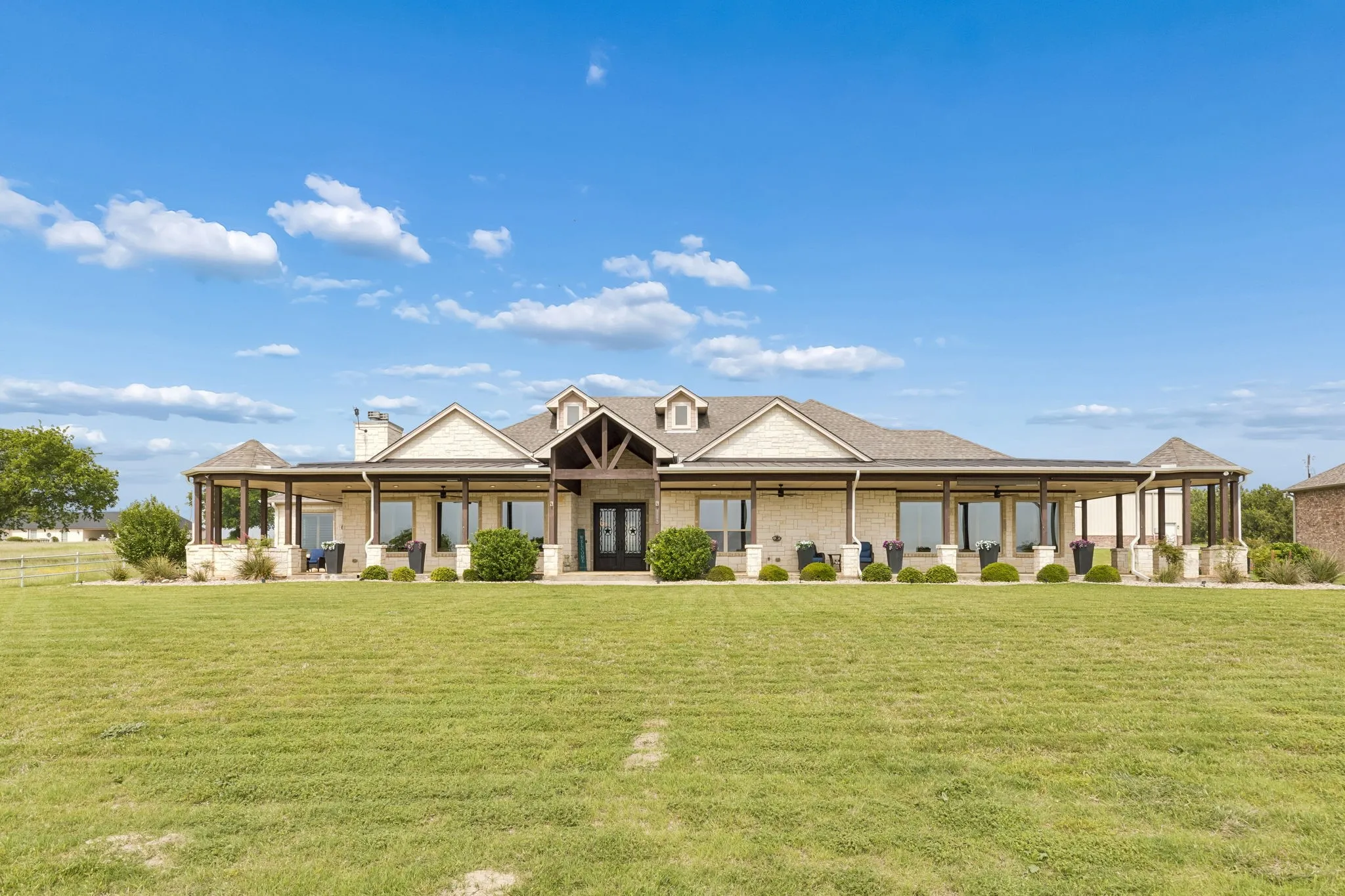 Single Family Residence For Sale in Johnson County , 2009 Lakeshore Drive, Cleburne, Texas 76033, 4 Bedrooms, 4 Bathrooms, 3 Garage spaces, 4,556 Sqft, built in 2015, Price $1,325,000, mls#21244854, Real Estate Agent in Cleburne, Homes For Sale in Johnson county, Homes For Sale in Cleburne, Realtor in Cleburne Texas, Real Estate Brokerage Independent Realty Texas, Luminita Cordes Realtor