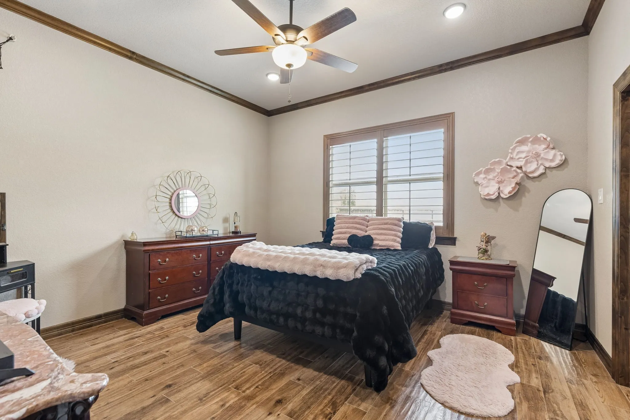 Single Family Residence For Sale in Johnson County , 2009 Lakeshore Drive, Cleburne, Texas 76033, 4 Bedrooms, 4 Bathrooms, 3 Garage spaces, 4,556 Sqft, built in 2015, Price $1,325,000, mls#21244854, Real Estate Agent in Cleburne, Homes For Sale in Johnson county, Homes For Sale in Cleburne, Realtor in Cleburne Texas, Real Estate Brokerage Independent Realty Texas, Luminita Cordes Realtor