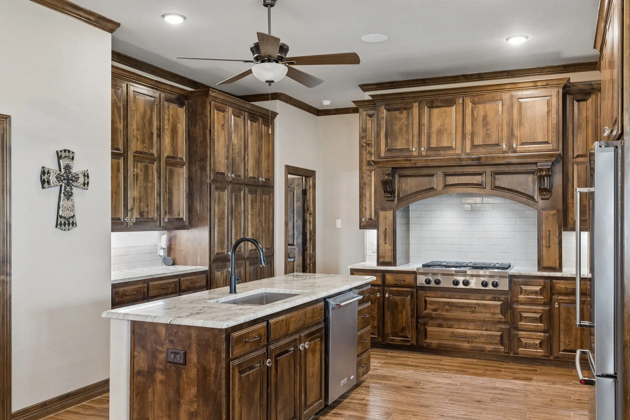 An oversized gas cooktop with custom cabinetry conveniences will contribute to cooking efficiency and enjoyment.