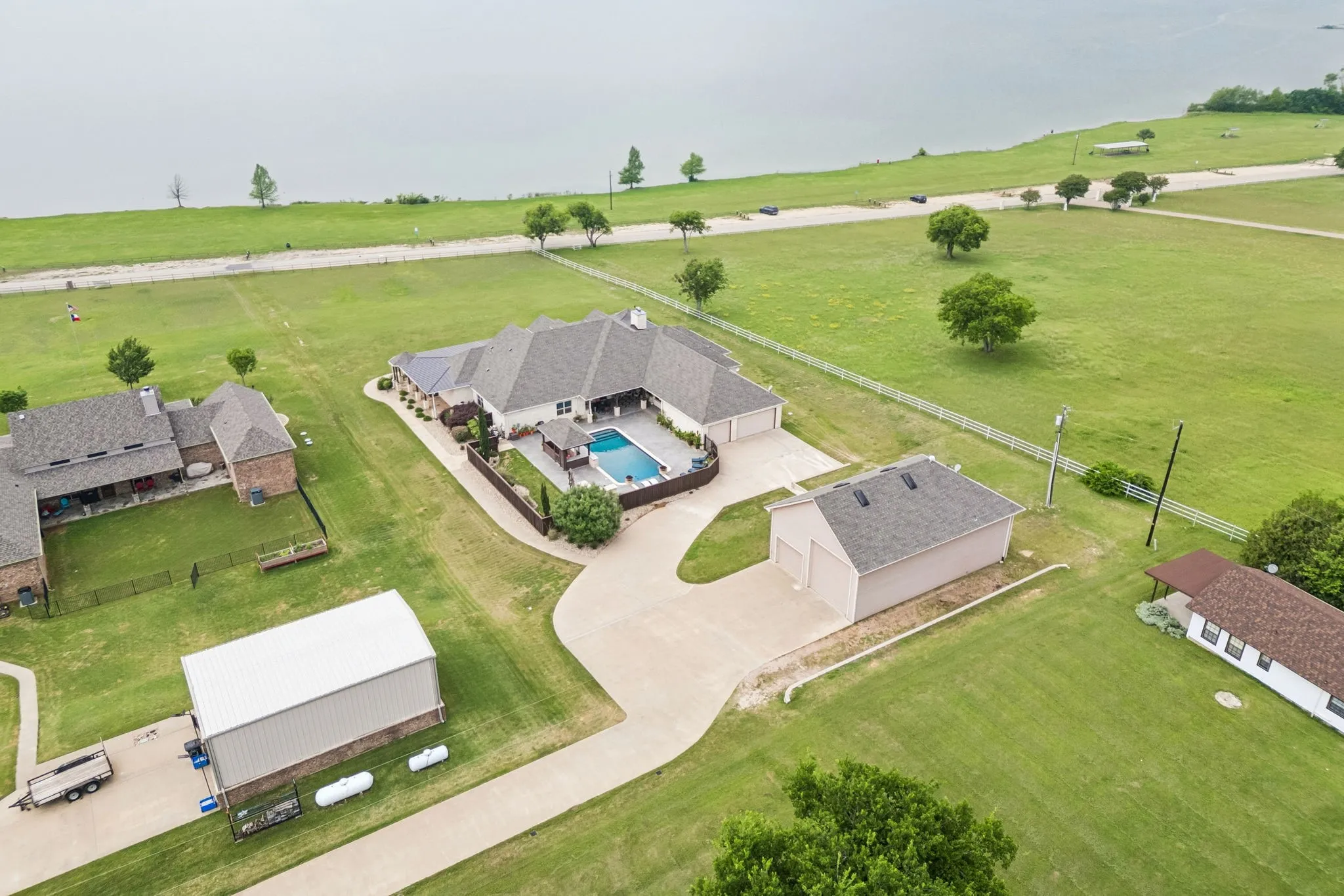Single Family Residence For Sale in Johnson County , 2009 Lakeshore Drive, Cleburne, Texas 76033, 4 Bedrooms, 4 Bathrooms, 3 Garage spaces, 4,556 Sqft, built in 2015, Price $1,325,000, mls#21244854, Real Estate Agent in Cleburne, Homes For Sale in Johnson county, Homes For Sale in Cleburne, Realtor in Cleburne Texas, Real Estate Brokerage Independent Realty Texas, Luminita Cordes Realtor