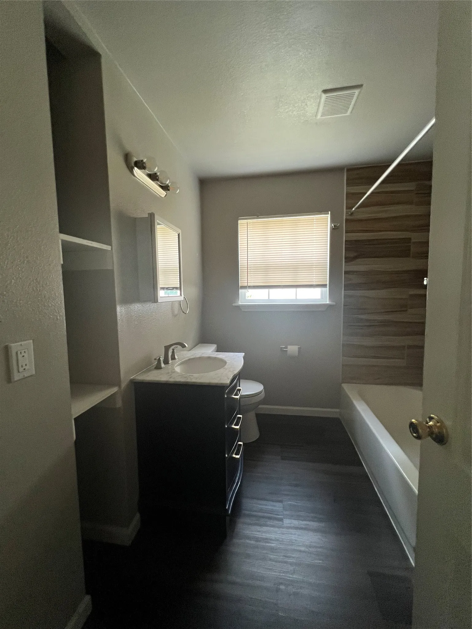 Single Family Residence For Rent in Denton County , 1419 Lindsey, Denton, Texas 76205, 2 Bedroom, 1 Bathroom, Garage spaces, 910 Sqft, built in 1960, mls#21345082, Real Estate Agent in Denton, Homes For Rent in Denton county, Homes For Rent in Denton, Realtor in Denton Texas, Real Estate Brokerage Independent Realty Texas, Luminita Cordes Realtor
