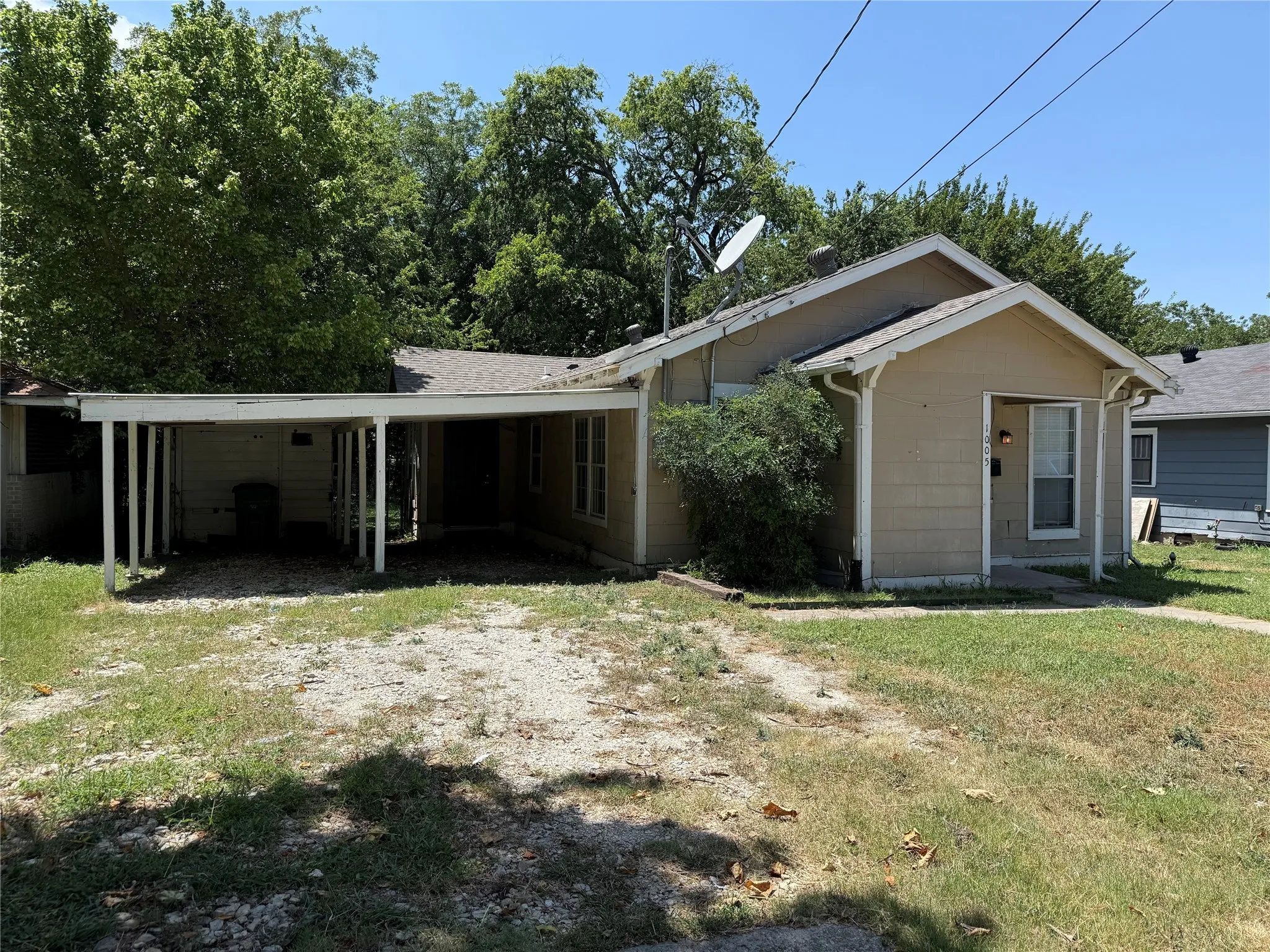 Single Family Residence For Sale in Cooke County , 1005 Dodson Street, Gainesville, Texas 76240, 2 Bedroom, 1 Bathroom, Garage spaces, 1,240 Sqft, built in 1940, mls#21342783, Real Estate Agent in Gainesville, Homes For Sale in Cooke county, Homes For Sale in Gainesville, Realtor in Gainesville Texas, Real Estate Brokerage Independent Realty Texas, Luminita Cordes Realtor
