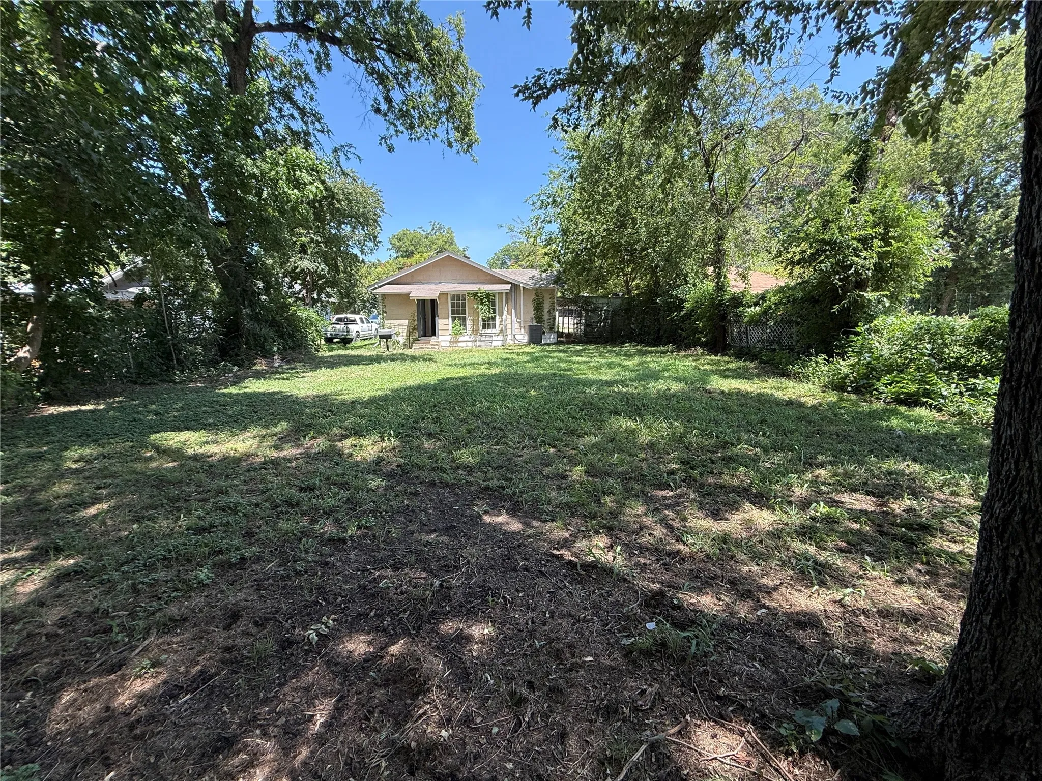 Single Family Residence For Sale in Cooke County , 1005 Dodson Street, Gainesville, Texas 76240, 2 Bedroom, 1 Bathroom, Garage spaces, 1,240 Sqft, built in 1940, mls#21342783, Real Estate Agent in Gainesville, Homes For Sale in Cooke county, Homes For Sale in Gainesville, Realtor in Gainesville Texas, Real Estate Brokerage Independent Realty Texas, Luminita Cordes Realtor