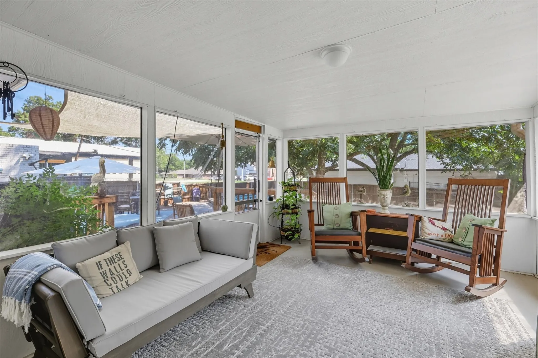 Sunroom / solarium featuring an outdoor living space