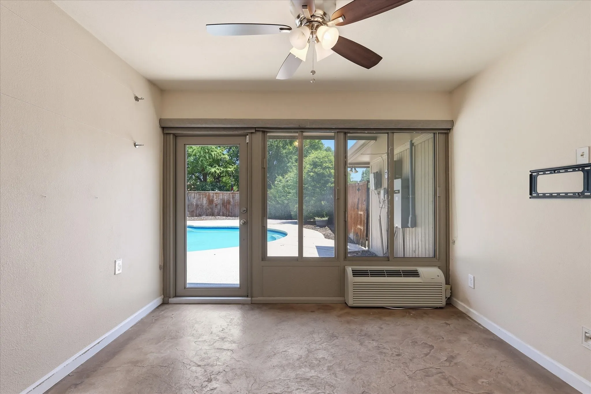 Single Family Residence For Sale in Dallas County , 108 Deann Lane, Coppell, Texas 75019, 3 Bedroom, 2 Bathroom, 2 Garage spaces, 1,741 Sqft, built in 1984, mls#21336350, Real Estate Agent in Coppell, Homes For Sale in Dallas county, Homes For Sale in Coppell, Realtor in Coppell Texas, Real Estate Brokerage Independent Realty Texas, Luminita Cordes Realtor