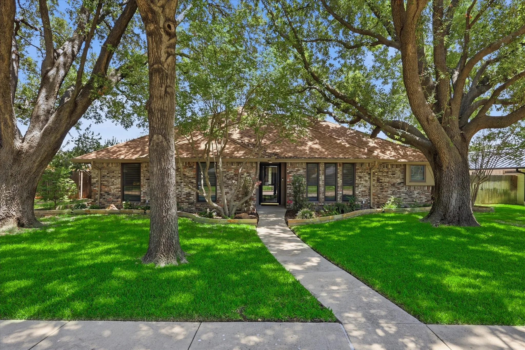 Single Family Residence For Sale in Dallas County , 108 Deann Lane, Coppell, Texas 75019, 3 Bedroom, 2 Bathroom, 2 Garage spaces, 1,741 Sqft, built in 1984, mls#21336350, Real Estate Agent in Coppell, Homes For Sale in Dallas county, Homes For Sale in Coppell, Realtor in Coppell Texas, Real Estate Brokerage Independent Realty Texas, Luminita Cordes Realtor