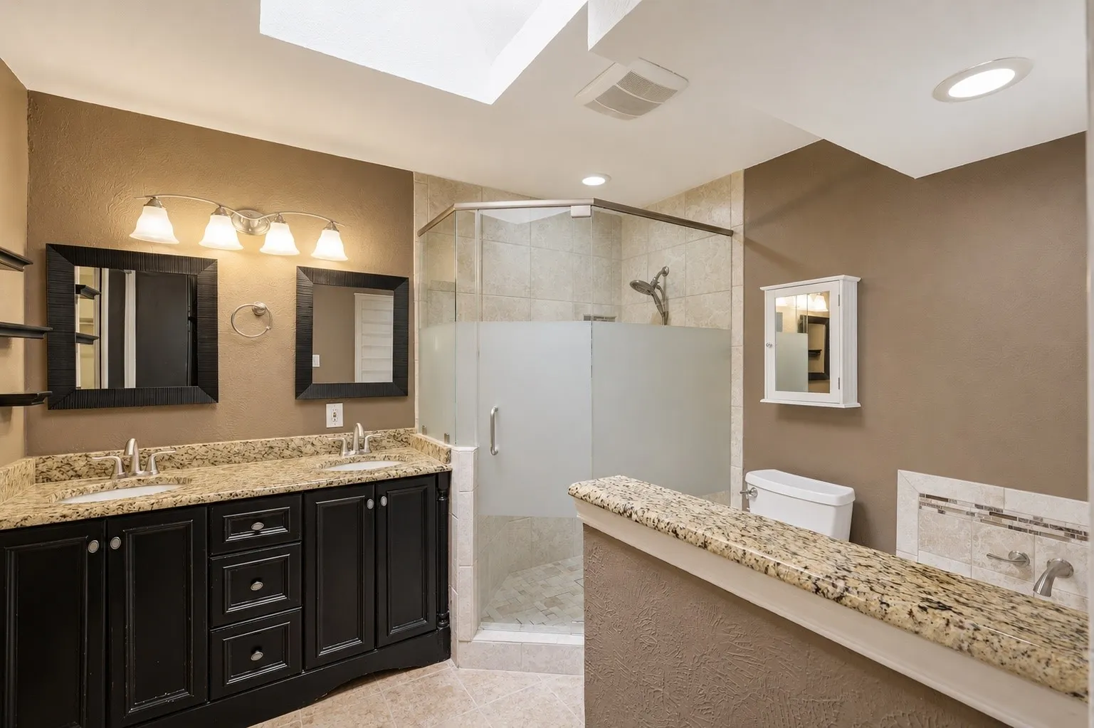 Single Family Residence For Sale in Dallas County , 108 Deann Lane, Coppell, Texas 75019, 3 Bedroom, 2 Bathroom, 2 Garage spaces, 1,741 Sqft, built in 1984, mls#21336350, Real Estate Agent in Coppell, Homes For Sale in Dallas county, Homes For Sale in Coppell, Realtor in Coppell Texas, Real Estate Brokerage Independent Realty Texas, Luminita Cordes Realtor