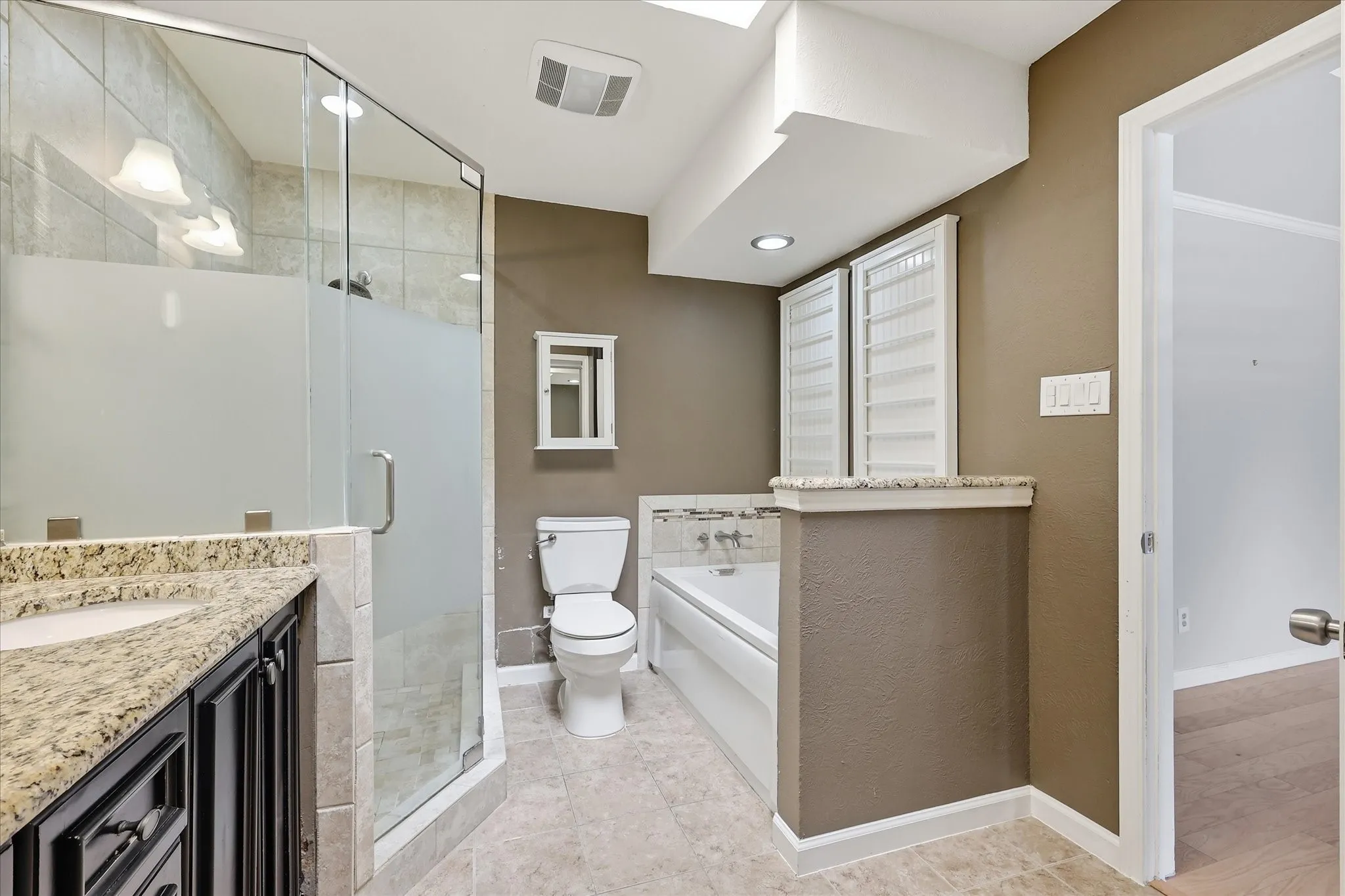 Single Family Residence For Sale in Dallas County , 108 Deann Lane, Coppell, Texas 75019, 3 Bedroom, 2 Bathroom, 2 Garage spaces, 1,741 Sqft, built in 1984, mls#21336350, Real Estate Agent in Coppell, Homes For Sale in Dallas county, Homes For Sale in Coppell, Realtor in Coppell Texas, Real Estate Brokerage Independent Realty Texas, Luminita Cordes Realtor