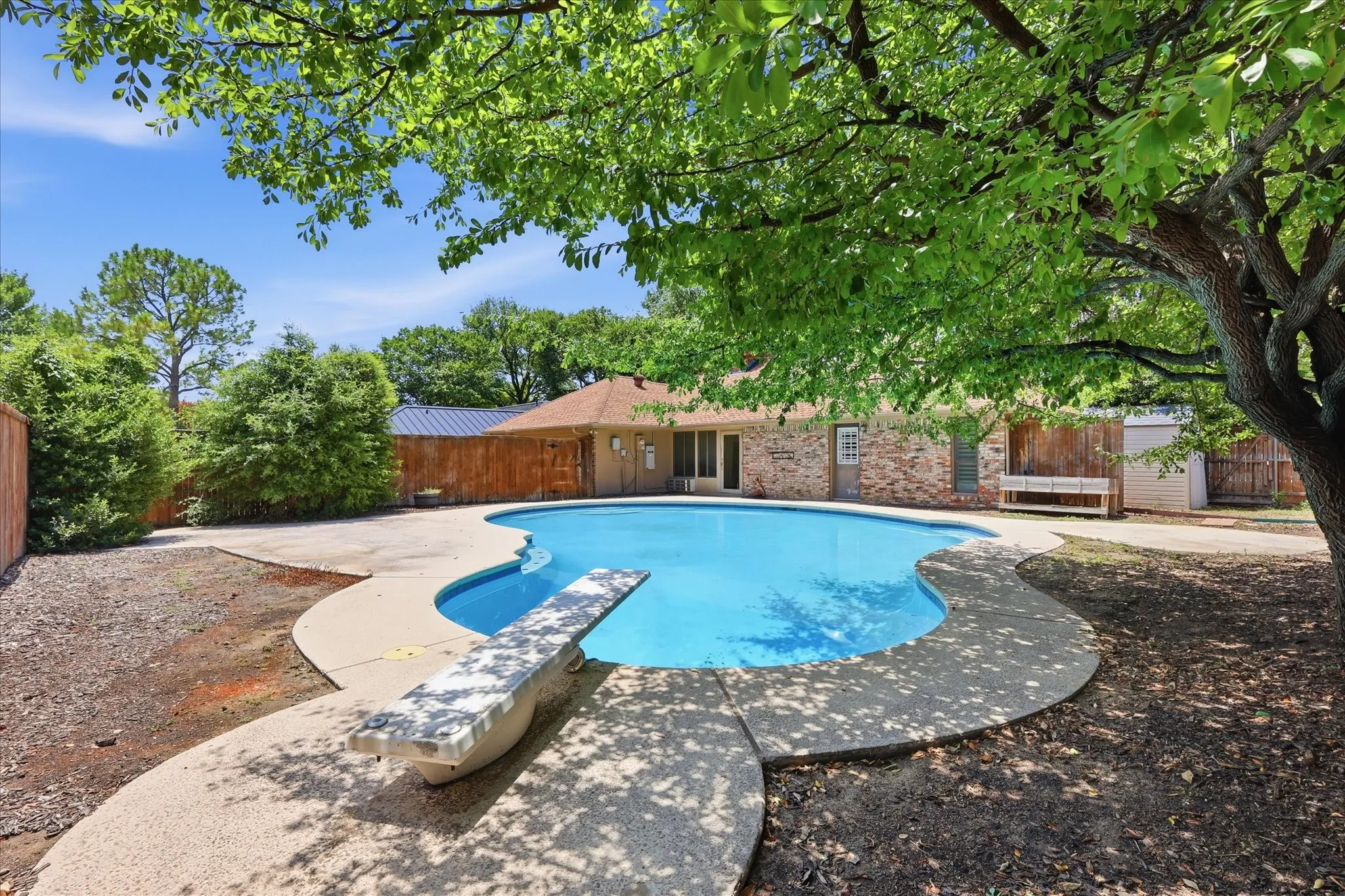 Single Family Residence For Sale in Dallas County , 108 Deann Lane, Coppell, Texas 75019, 3 Bedroom, 2 Bathroom, 2 Garage spaces, 1,741 Sqft, built in 1984, mls#21336350, Real Estate Agent in Coppell, Homes For Sale in Dallas county, Homes For Sale in Coppell, Realtor in Coppell Texas, Real Estate Brokerage Independent Realty Texas, Luminita Cordes Realtor