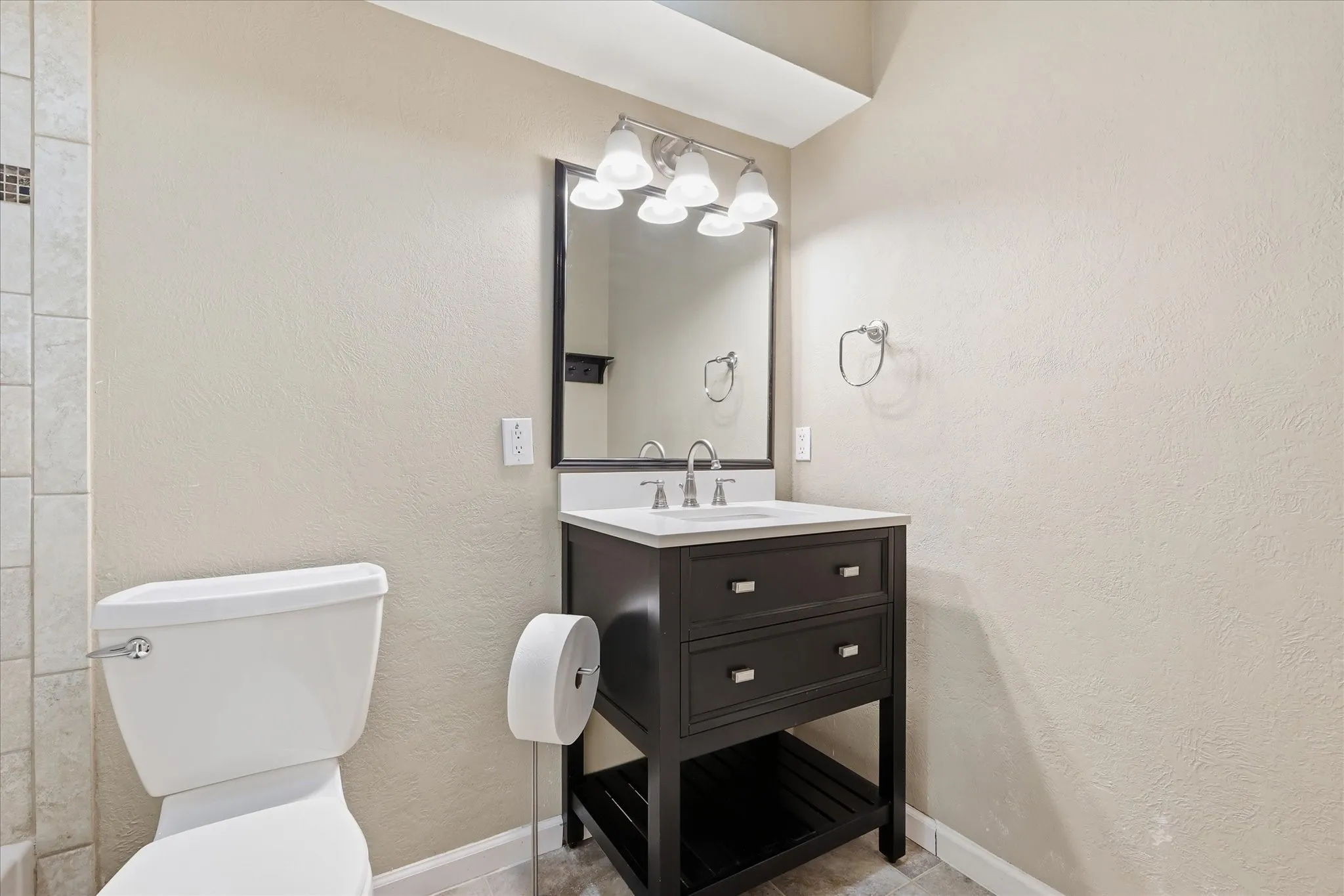 Single Family Residence For Sale in Dallas County , 108 Deann Lane, Coppell, Texas 75019, 3 Bedroom, 2 Bathroom, 2 Garage spaces, 1,741 Sqft, built in 1984, mls#21336350, Real Estate Agent in Coppell, Homes For Sale in Dallas county, Homes For Sale in Coppell, Realtor in Coppell Texas, Real Estate Brokerage Independent Realty Texas, Luminita Cordes Realtor