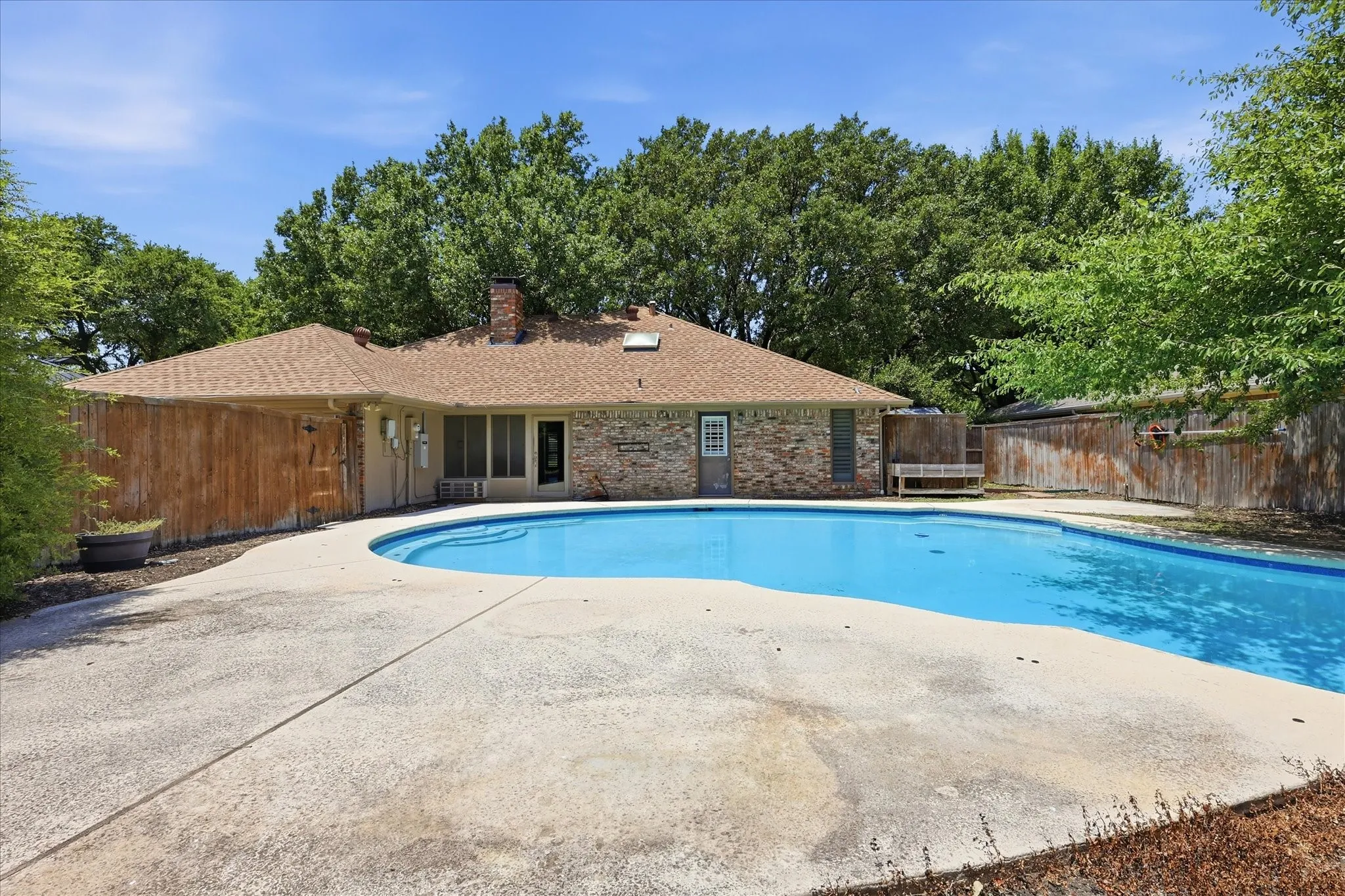 Single Family Residence For Sale in Dallas County , 108 Deann Lane, Coppell, Texas 75019, 3 Bedroom, 2 Bathroom, 2 Garage spaces, 1,741 Sqft, built in 1984, mls#21336350, Real Estate Agent in Coppell, Homes For Sale in Dallas county, Homes For Sale in Coppell, Realtor in Coppell Texas, Real Estate Brokerage Independent Realty Texas, Luminita Cordes Realtor