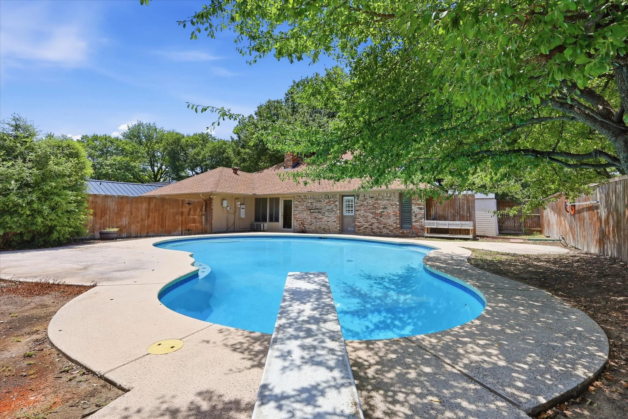 Single Family Residence For Sale in Dallas County , 108 Deann Lane, Coppell, Texas 75019, 3 Bedroom, 2 Bathroom, 2 Garage spaces, 1,741 Sqft, built in 1984, mls#21336350, Real Estate Agent in Coppell, Homes For Sale in Dallas county, Homes For Sale in Coppell, Realtor in Coppell Texas, Real Estate Brokerage Independent Realty Texas, Luminita Cordes Realtor