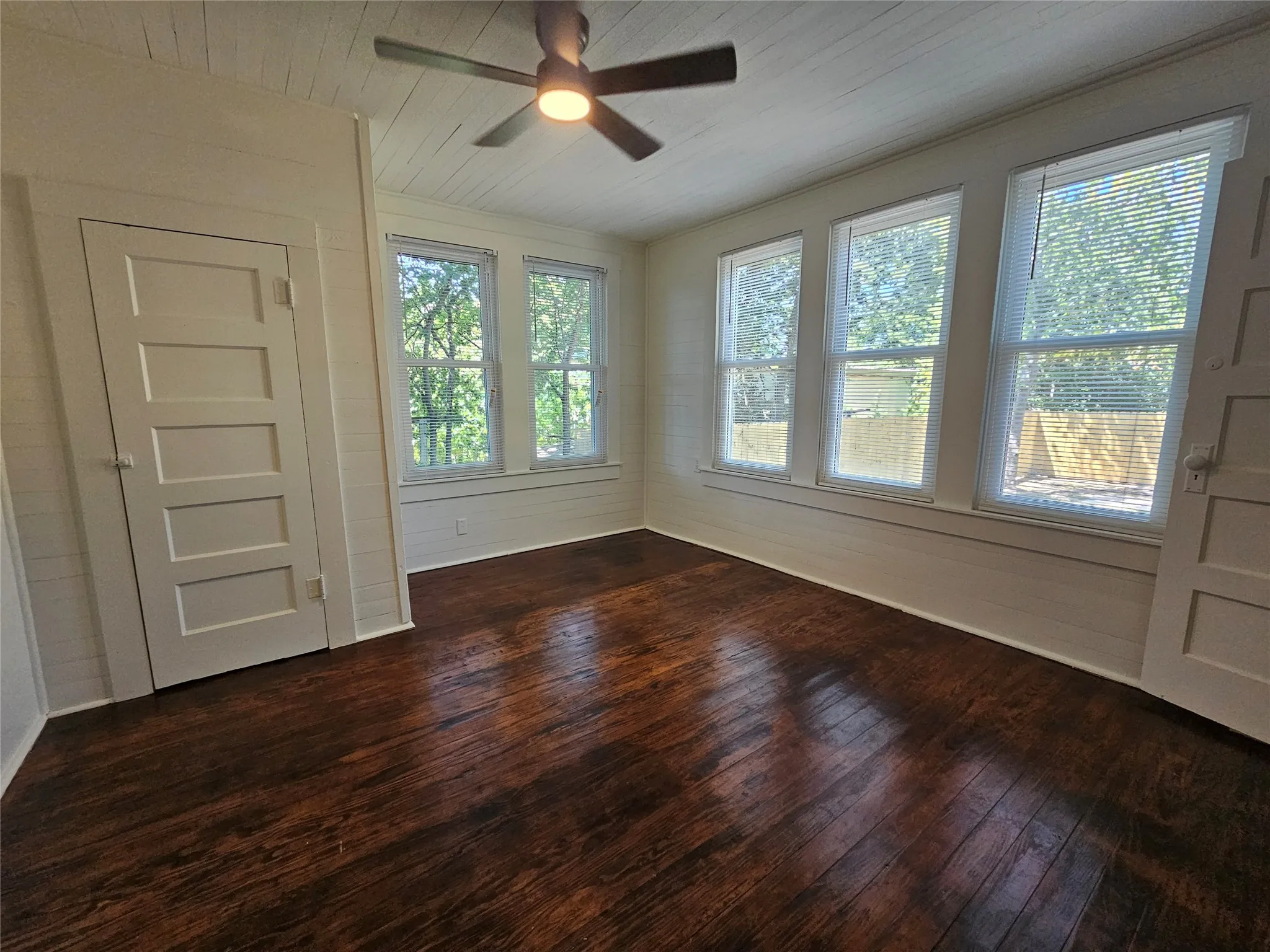 Single Family Residence For Sale in Limestone County , 305 W Sabine Street, Groesbeck, Texas 76642, 3 Bedroom, 2 Bathroom, Garage spaces, 1,590 Sqft, built in 0, mls#21344039, Real Estate Agent in Groesbeck, Homes For Sale in Limestone county, Homes For Sale in Groesbeck, Realtor in Groesbeck Texas, Real Estate Brokerage Independent Realty Texas, Luminita Cordes Realtor