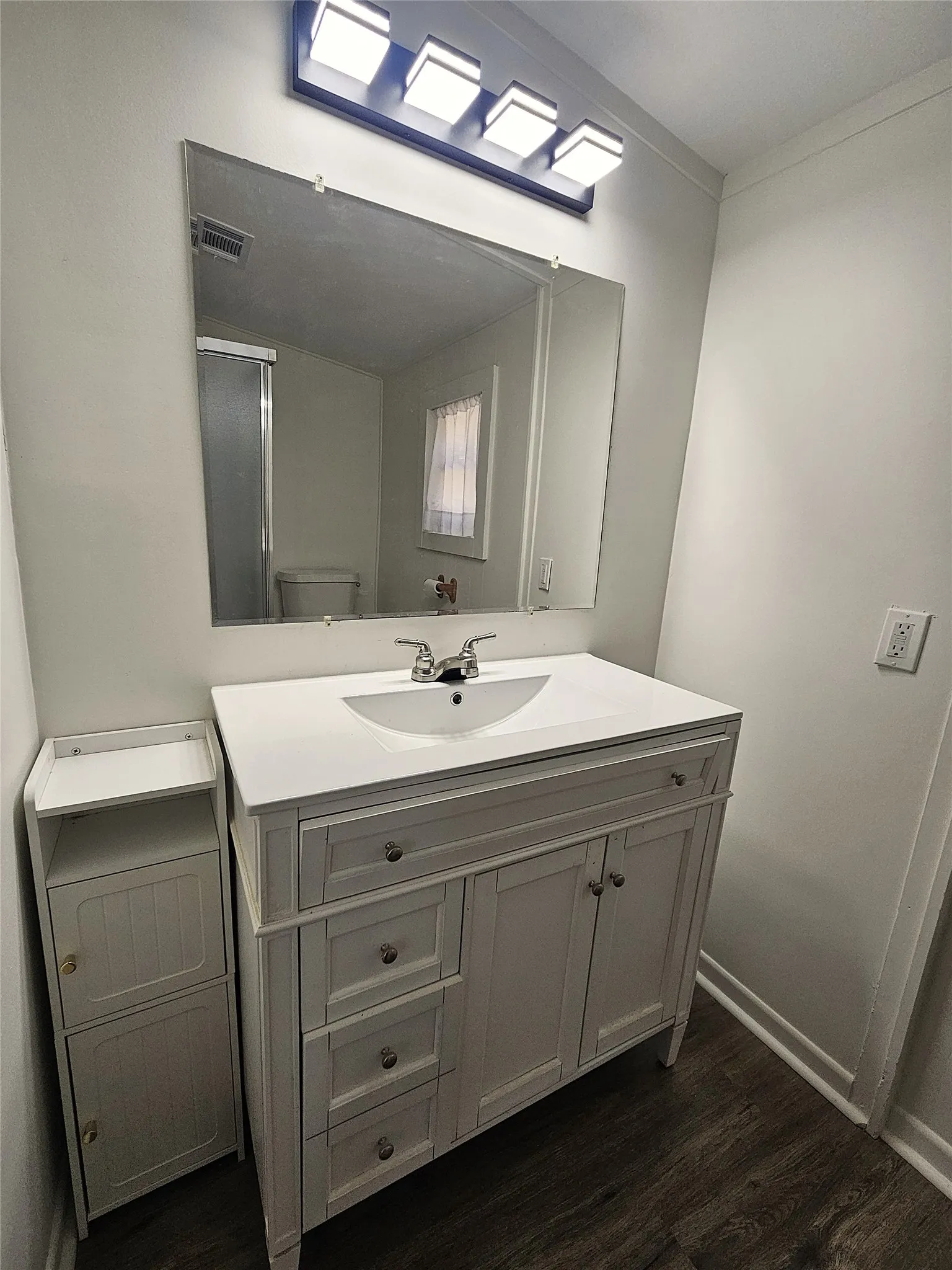 Single Family Residence For Sale in Limestone County , 305 W Sabine Street, Groesbeck, Texas 76642, 3 Bedroom, 2 Bathroom, Garage spaces, 1,590 Sqft, built in 0, mls#21344039, Real Estate Agent in Groesbeck, Homes For Sale in Limestone county, Homes For Sale in Groesbeck, Realtor in Groesbeck Texas, Real Estate Brokerage Independent Realty Texas, Luminita Cordes Realtor