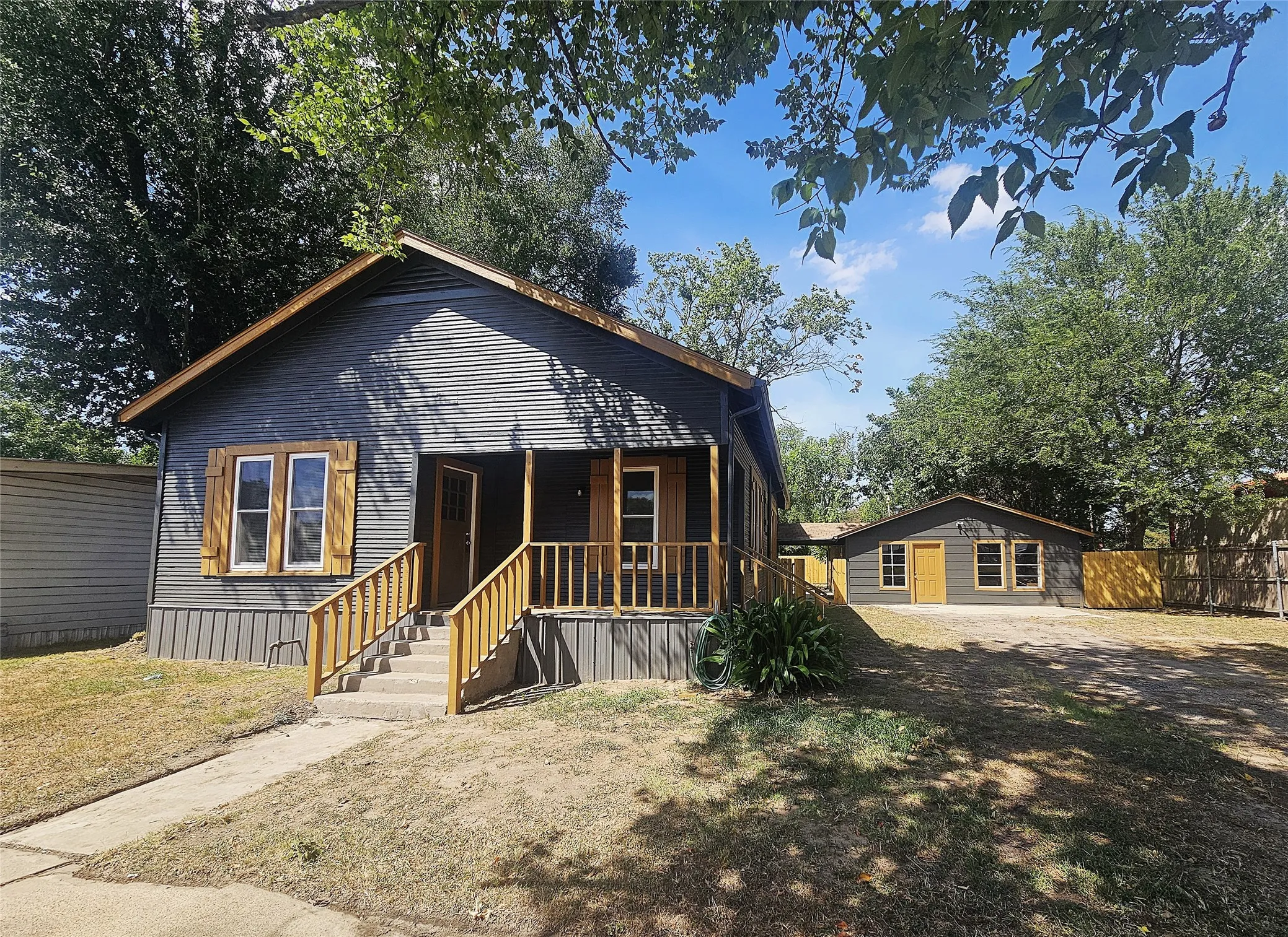 Single Family Residence For Sale in Limestone County , 305 W Sabine Street, Groesbeck, Texas 76642, 3 Bedroom, 2 Bathroom, Garage spaces, 1,590 Sqft, built in 0, mls#21344039, Real Estate Agent in Groesbeck, Homes For Sale in Limestone county, Homes For Sale in Groesbeck, Realtor in Groesbeck Texas, Real Estate Brokerage Independent Realty Texas, Luminita Cordes Realtor