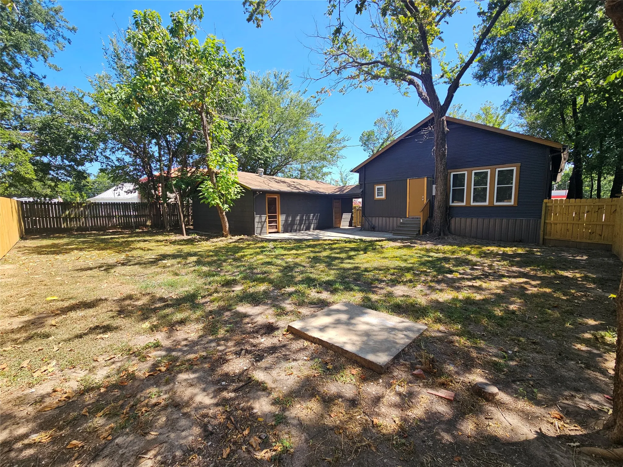 Single Family Residence For Sale in Limestone County , 305 W Sabine Street, Groesbeck, Texas 76642, 3 Bedroom, 2 Bathroom, Garage spaces, 1,590 Sqft, built in 0, mls#21344039, Real Estate Agent in Groesbeck, Homes For Sale in Limestone county, Homes For Sale in Groesbeck, Realtor in Groesbeck Texas, Real Estate Brokerage Independent Realty Texas, Luminita Cordes Realtor