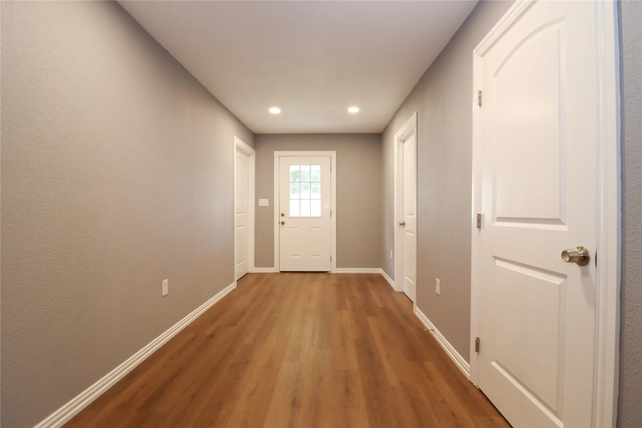 Single Family Residence For Sale in Bowie County , 2114 Handley Street, Texarkana, Texas 75501, 4 Bedroom, 2 Bathroom, Garage spaces, 1,777 Sqft, built in 1979, mls#21336587, Real Estate Agent in Texarkana, Homes For Sale in Bowie county, Homes For Sale in Texarkana, Realtor in Texarkana Texas, Real Estate Brokerage Independent Realty Texas, Luminita Cordes Realtor