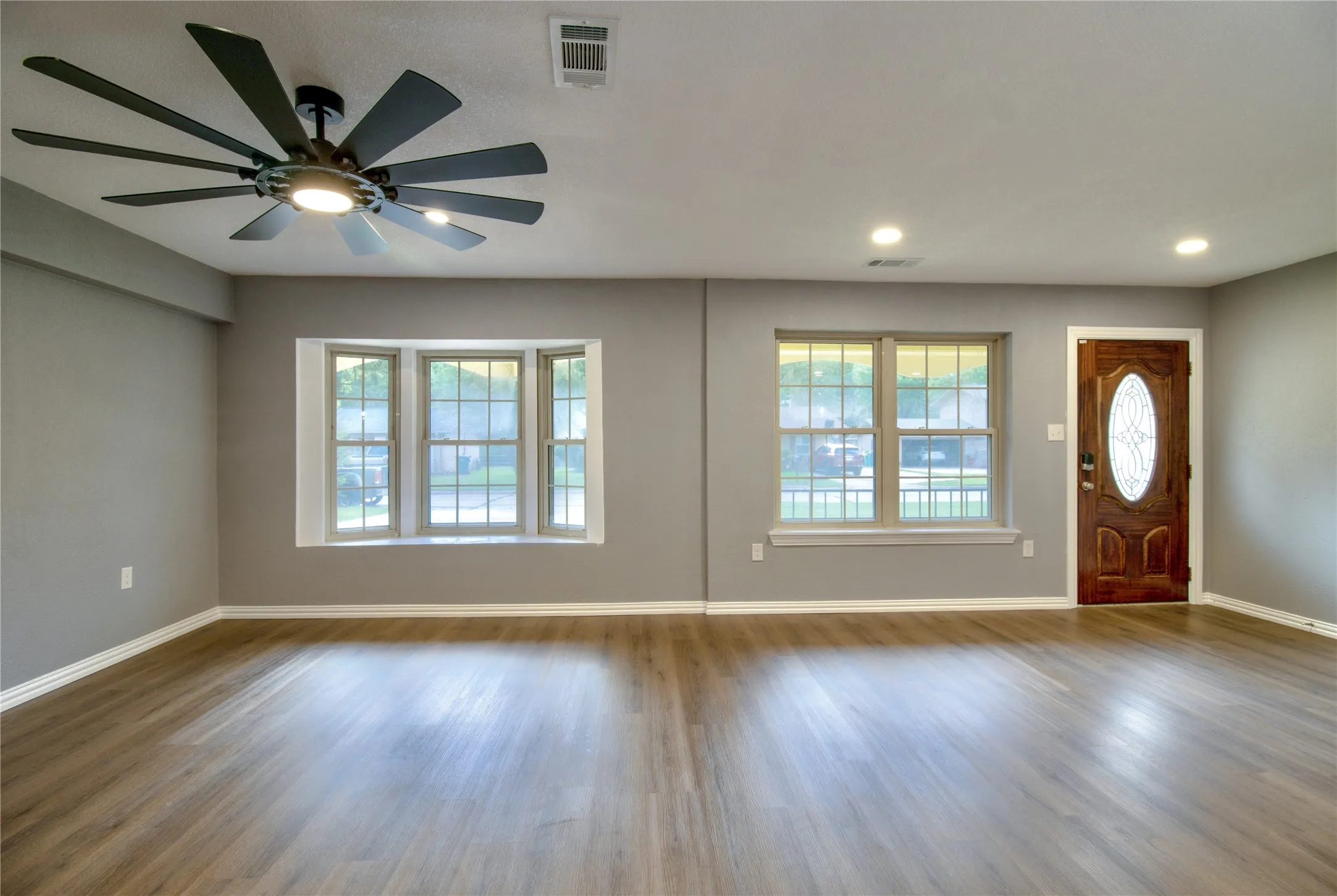 Single Family Residence For Sale in Bowie County , 2114 Handley Street, Texarkana, Texas 75501, 4 Bedroom, 2 Bathroom, Garage spaces, 1,777 Sqft, built in 1979, mls#21336587, Real Estate Agent in Texarkana, Homes For Sale in Bowie county, Homes For Sale in Texarkana, Realtor in Texarkana Texas, Real Estate Brokerage Independent Realty Texas, Luminita Cordes Realtor