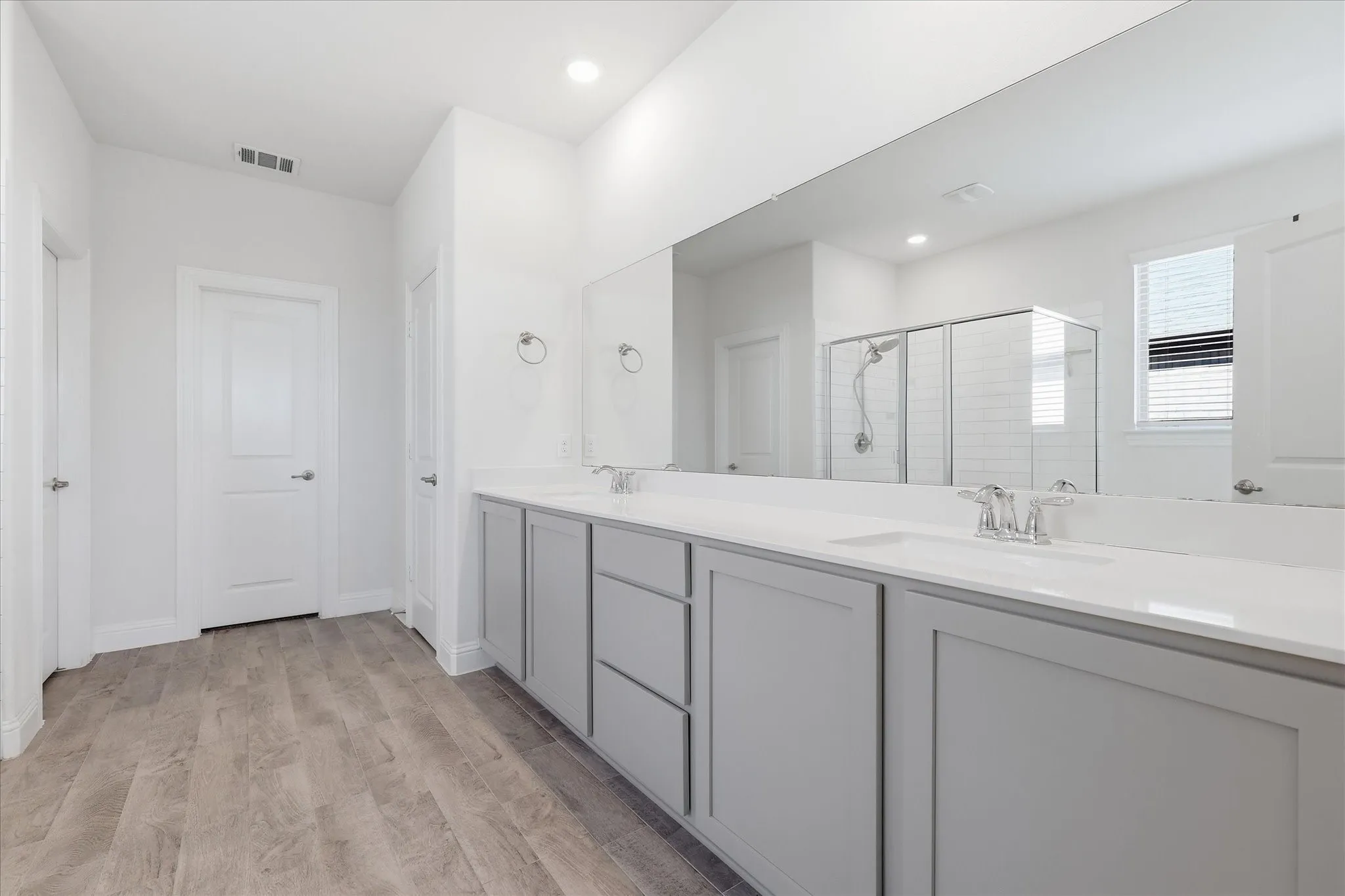 Single Family Residence For Sale in Denton County , 10421 Table Bluff Street, Aubrey, Texas 76227, 5 Bedroom, 4 Bathroom, 3 Garage spaces, 3,271 Sqft, built in 2021, mls#21341179, Real Estate Agent in Aubrey, Homes For Sale in Denton county, Homes For Sale in Aubrey, Realtor in Aubrey Texas, Real Estate Brokerage Independent Realty Texas, Luminita Cordes Realtor