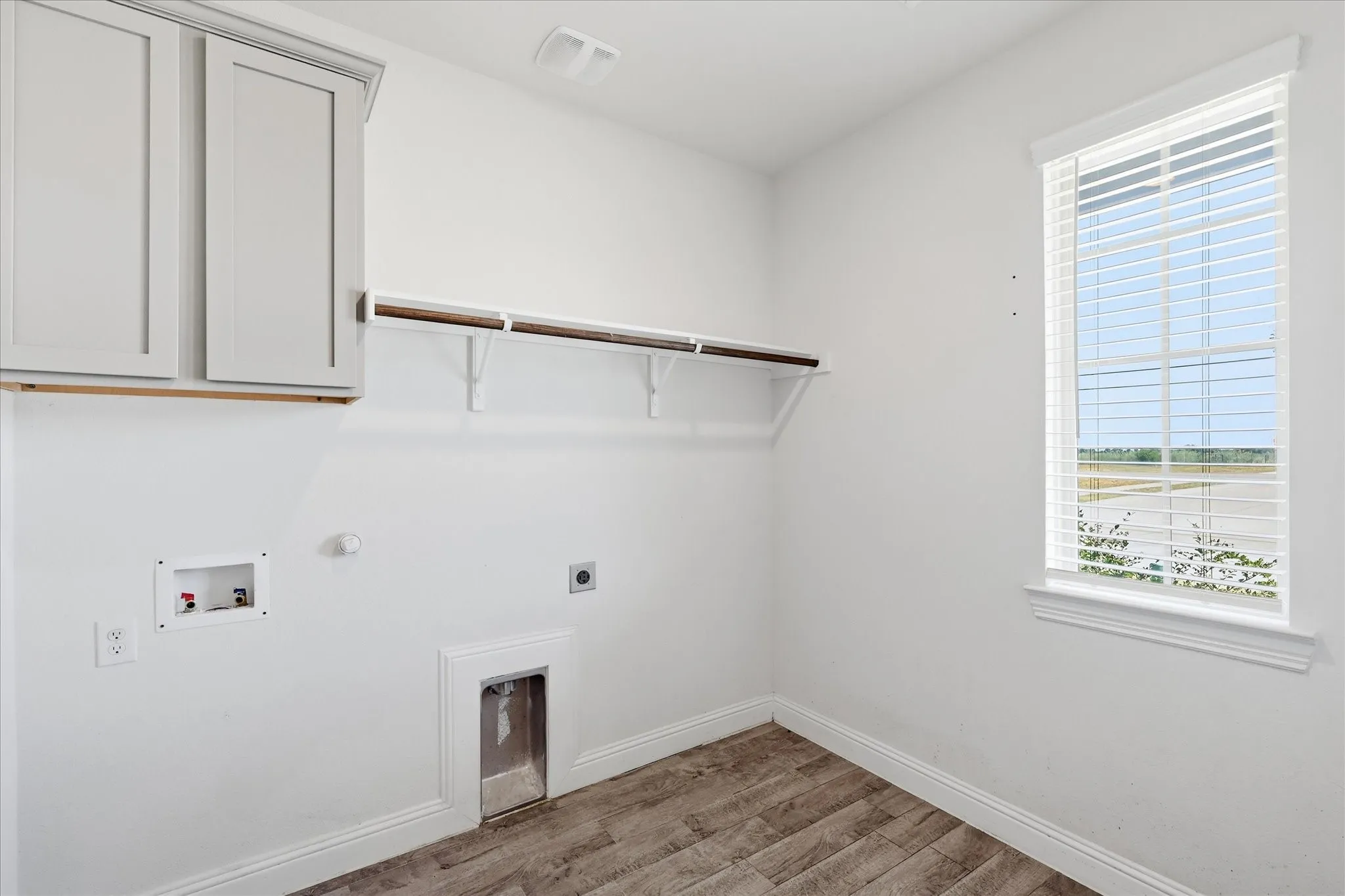 Single Family Residence For Sale in Denton County , 10421 Table Bluff Street, Aubrey, Texas 76227, 5 Bedroom, 4 Bathroom, 3 Garage spaces, 3,271 Sqft, built in 2021, mls#21341179, Real Estate Agent in Aubrey, Homes For Sale in Denton county, Homes For Sale in Aubrey, Realtor in Aubrey Texas, Real Estate Brokerage Independent Realty Texas, Luminita Cordes Realtor