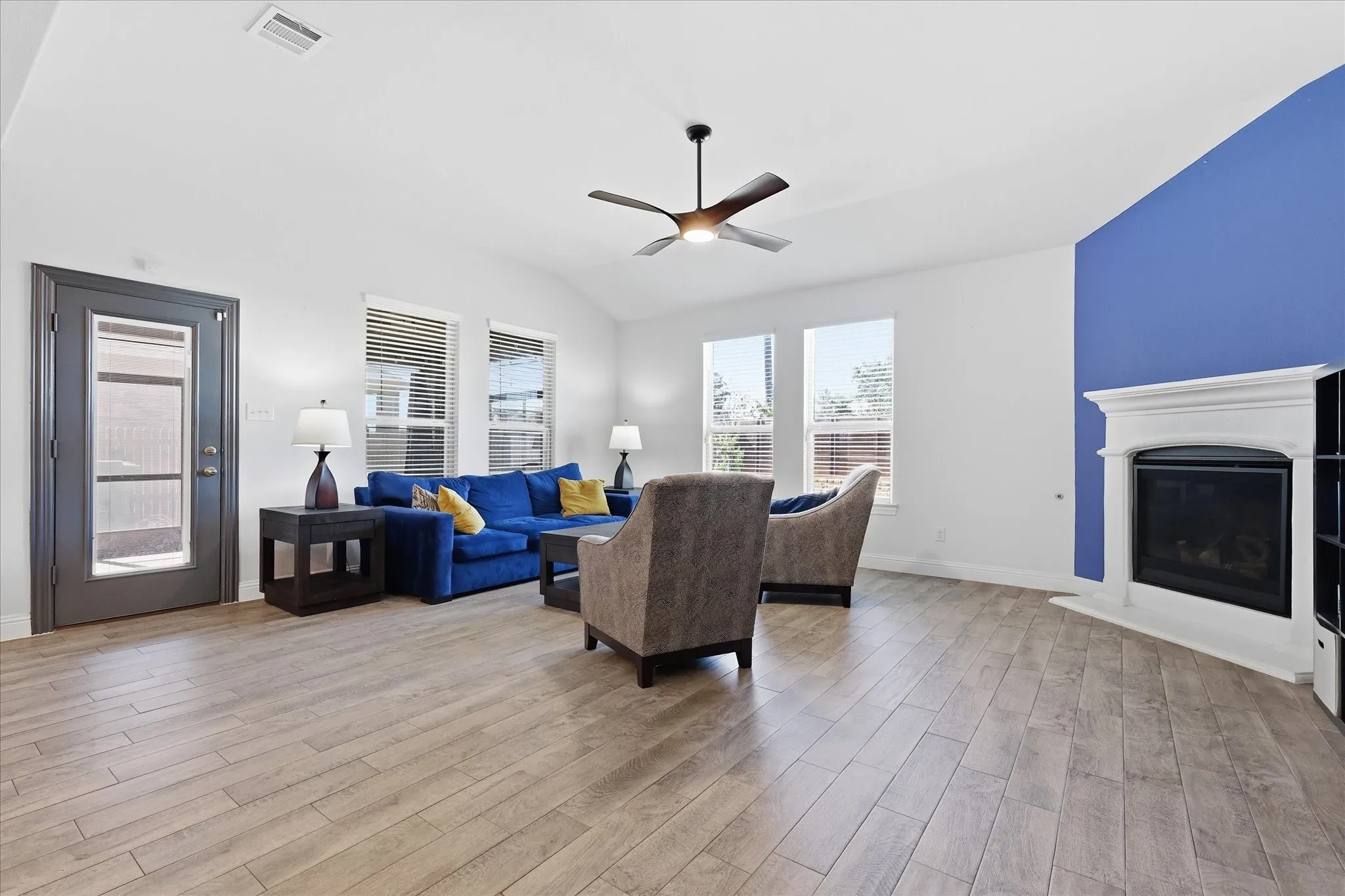 Single Family Residence For Sale in Denton County , 10421 Table Bluff Street, Aubrey, Texas 76227, 5 Bedroom, 4 Bathroom, 3 Garage spaces, 3,271 Sqft, built in 2021, mls#21341179, Real Estate Agent in Aubrey, Homes For Sale in Denton county, Homes For Sale in Aubrey, Realtor in Aubrey Texas, Real Estate Brokerage Independent Realty Texas, Luminita Cordes Realtor