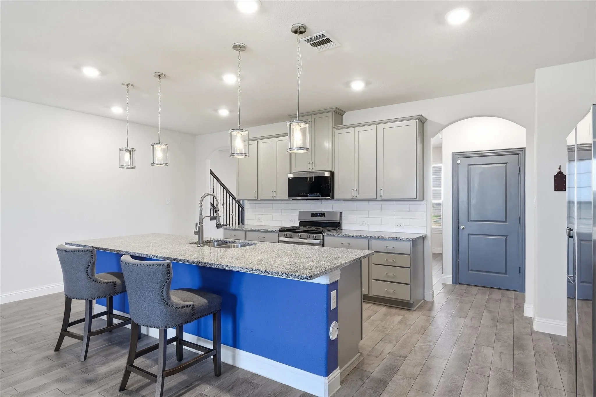 Single Family Residence For Sale in Denton County , 10421 Table Bluff Street, Aubrey, Texas 76227, 5 Bedroom, 4 Bathroom, 3 Garage spaces, 3,271 Sqft, built in 2021, mls#21341179, Real Estate Agent in Aubrey, Homes For Sale in Denton county, Homes For Sale in Aubrey, Realtor in Aubrey Texas, Real Estate Brokerage Independent Realty Texas, Luminita Cordes Realtor