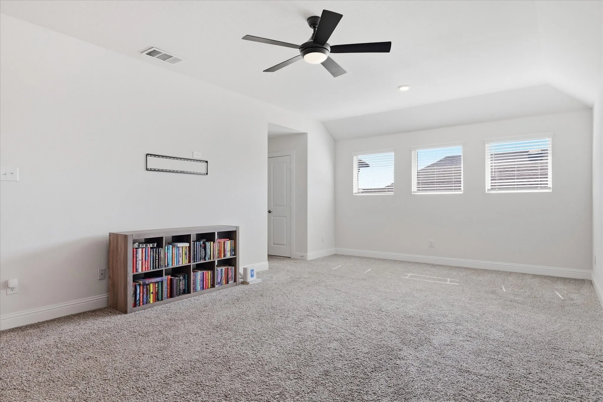 Single Family Residence For Sale in Denton County , 10421 Table Bluff Street, Aubrey, Texas 76227, 5 Bedroom, 4 Bathroom, 3 Garage spaces, 3,271 Sqft, built in 2021, mls#21341179, Real Estate Agent in Aubrey, Homes For Sale in Denton county, Homes For Sale in Aubrey, Realtor in Aubrey Texas, Real Estate Brokerage Independent Realty Texas, Luminita Cordes Realtor