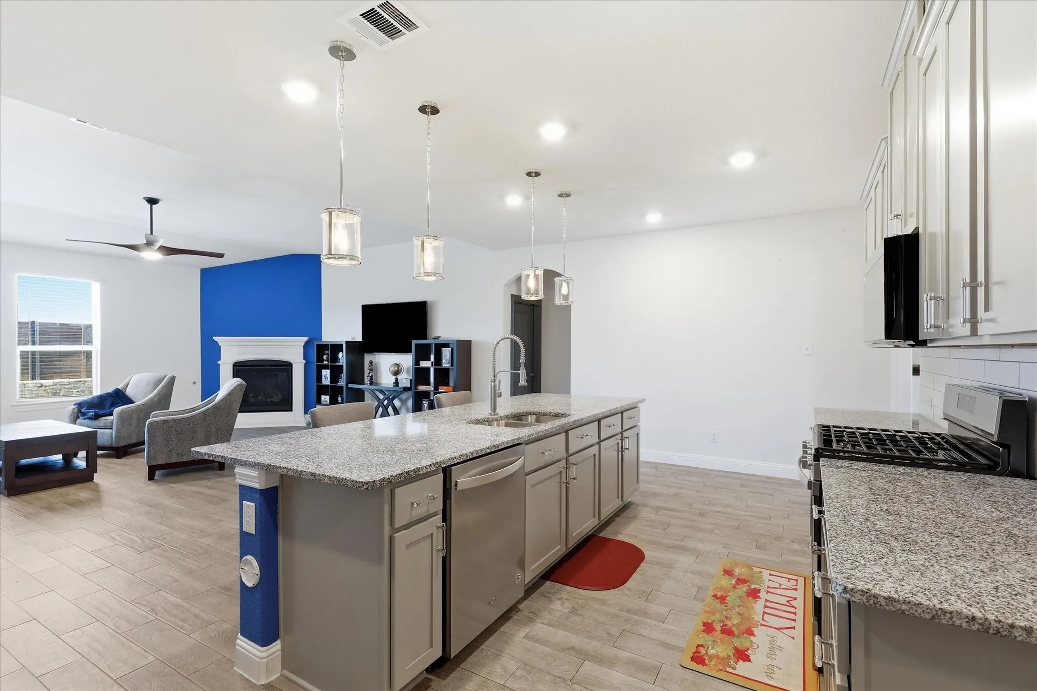 Single Family Residence For Sale in Denton County , 10421 Table Bluff Street, Aubrey, Texas 76227, 5 Bedroom, 4 Bathroom, 3 Garage spaces, 3,271 Sqft, built in 2021, mls#21341179, Real Estate Agent in Aubrey, Homes For Sale in Denton county, Homes For Sale in Aubrey, Realtor in Aubrey Texas, Real Estate Brokerage Independent Realty Texas, Luminita Cordes Realtor
