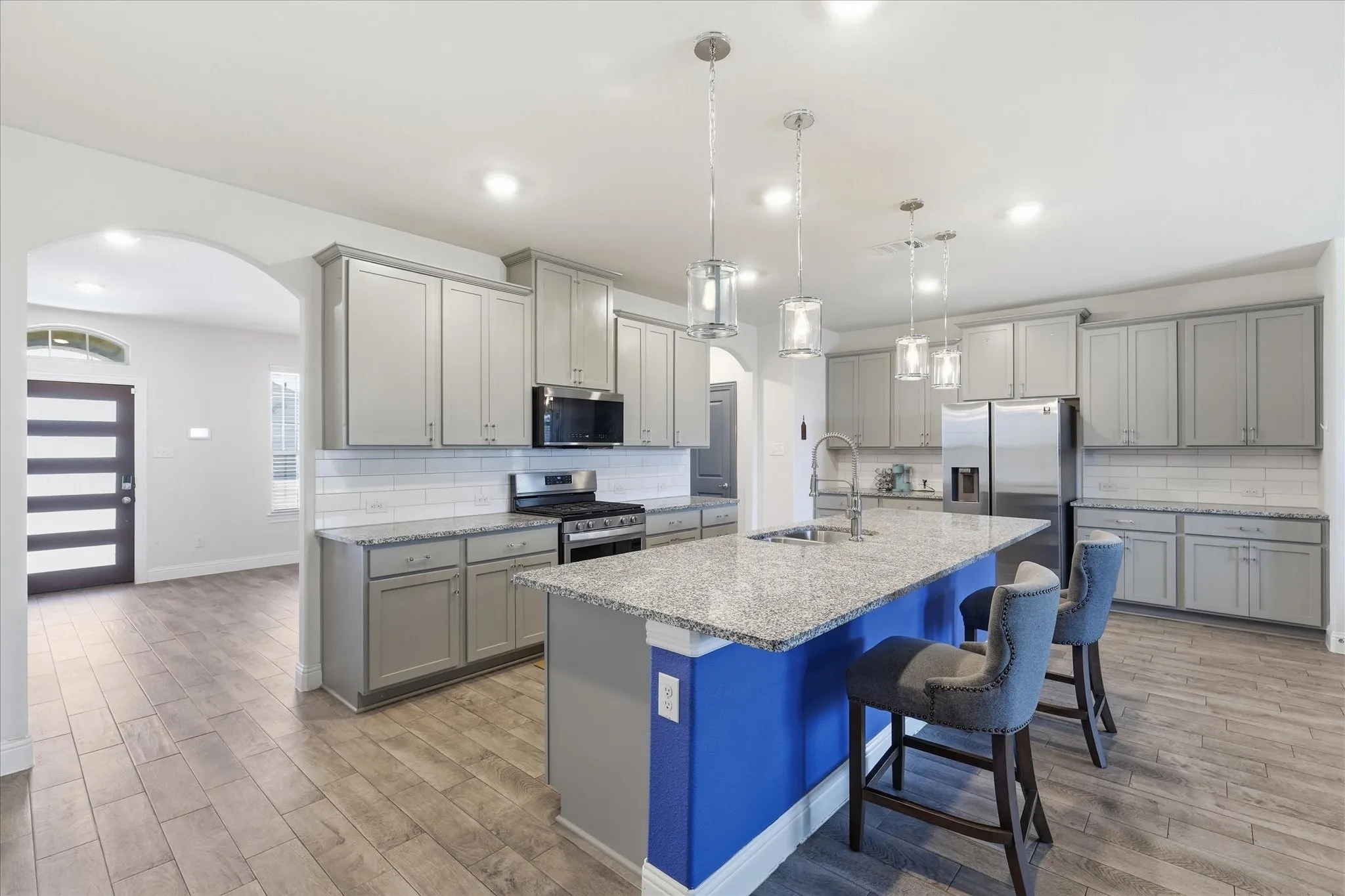 Single Family Residence For Sale in Denton County , 10421 Table Bluff Street, Aubrey, Texas 76227, 5 Bedroom, 4 Bathroom, 3 Garage spaces, 3,271 Sqft, built in 2021, mls#21341179, Real Estate Agent in Aubrey, Homes For Sale in Denton county, Homes For Sale in Aubrey, Realtor in Aubrey Texas, Real Estate Brokerage Independent Realty Texas, Luminita Cordes Realtor