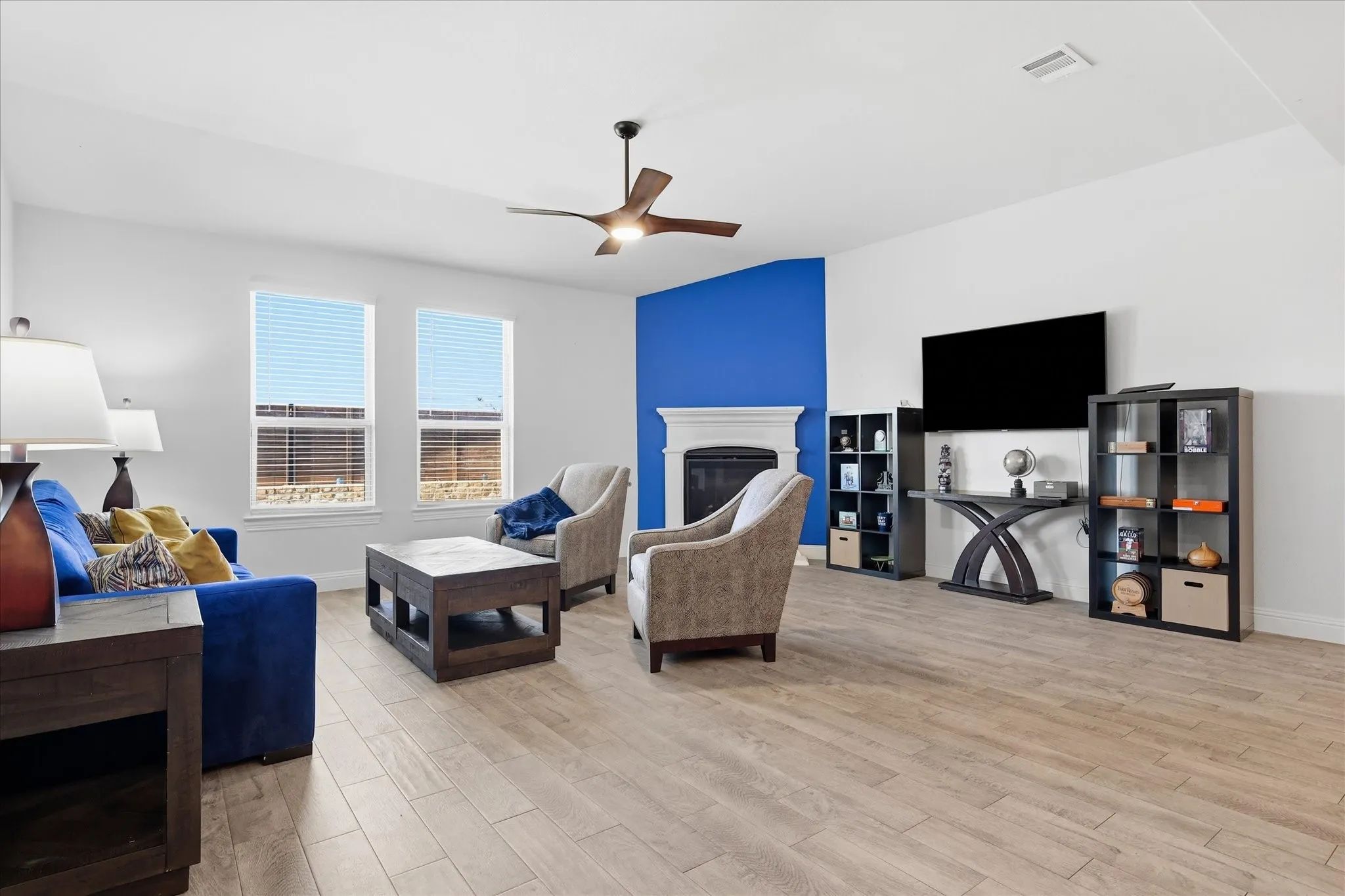 Single Family Residence For Sale in Denton County , 10421 Table Bluff Street, Aubrey, Texas 76227, 5 Bedroom, 4 Bathroom, 3 Garage spaces, 3,271 Sqft, built in 2021, mls#21341179, Real Estate Agent in Aubrey, Homes For Sale in Denton county, Homes For Sale in Aubrey, Realtor in Aubrey Texas, Real Estate Brokerage Independent Realty Texas, Luminita Cordes Realtor