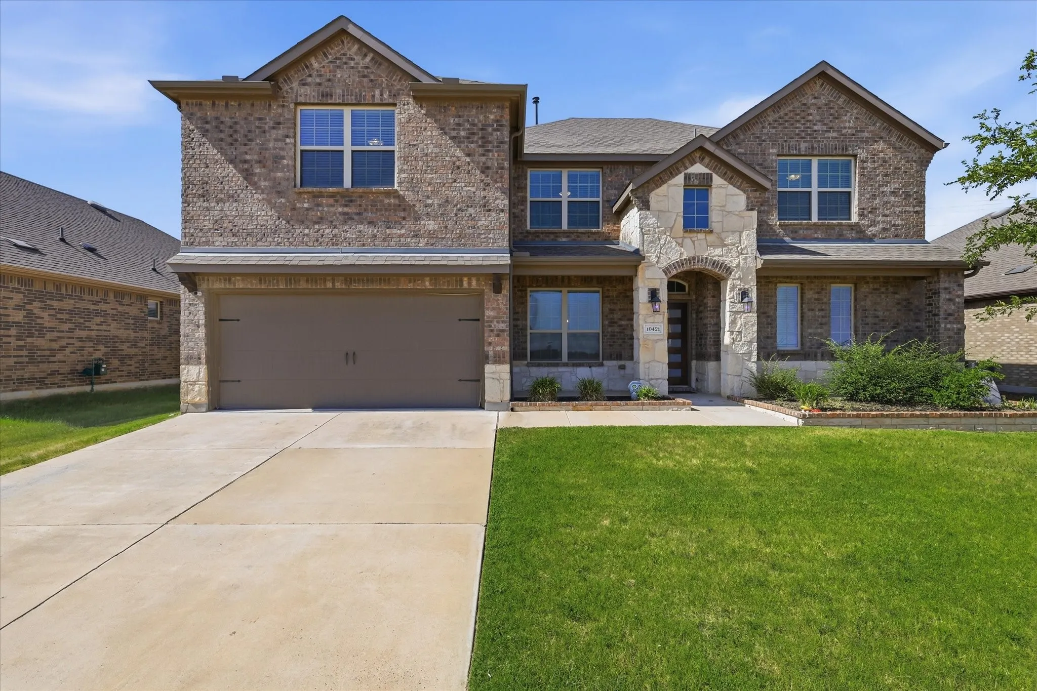 Single Family Residence For Sale in Denton County , 10421 Table Bluff Street, Aubrey, Texas 76227, 5 Bedroom, 4 Bathroom, 3 Garage spaces, 3,271 Sqft, built in 2021, mls#21341179, Real Estate Agent in Aubrey, Homes For Sale in Denton county, Homes For Sale in Aubrey, Realtor in Aubrey Texas, Real Estate Brokerage Independent Realty Texas, Luminita Cordes Realtor